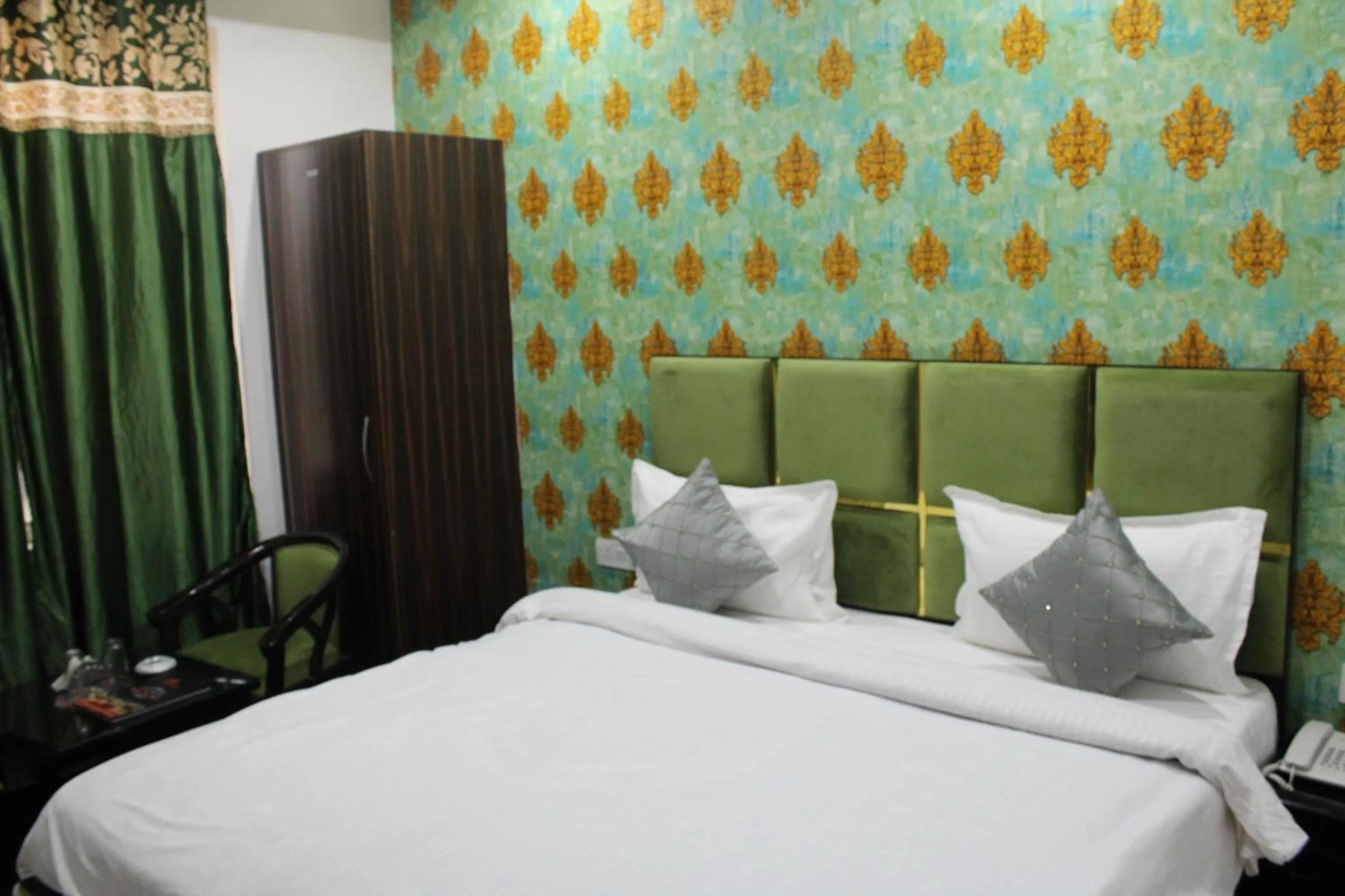 Bed in Hotel Red Apple Near Railway Station Chandigarh