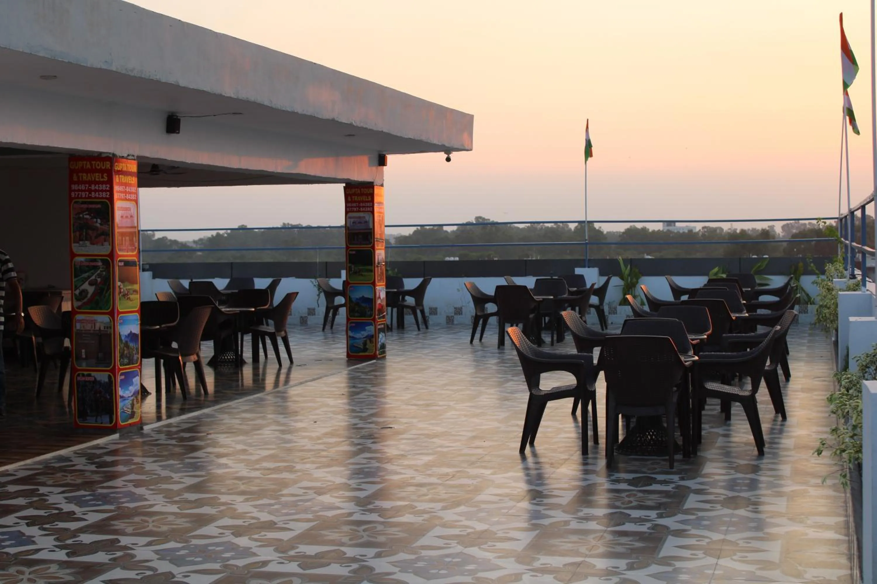 Restaurant/places to eat in Hotel Red Apple Near Railway Station Chandigarh