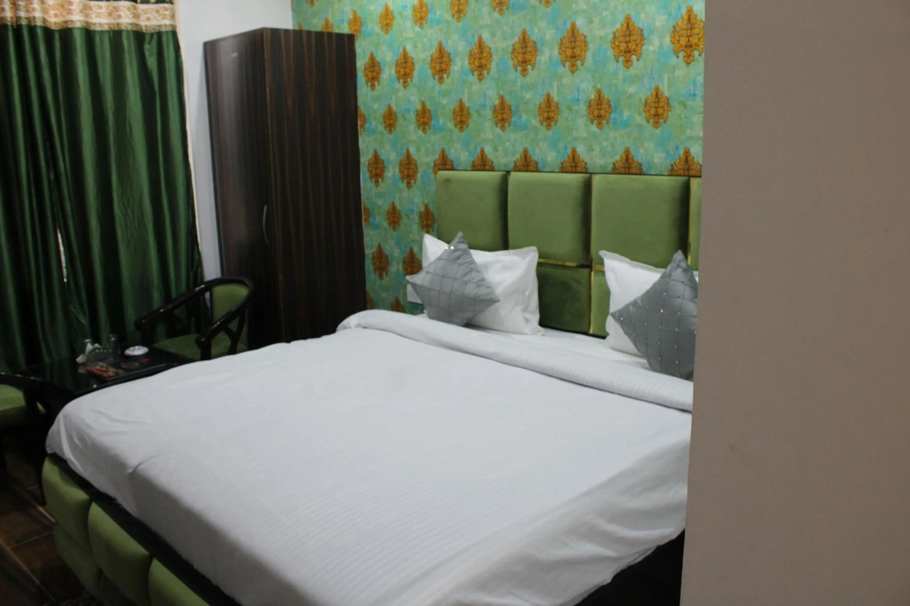 Bed in Hotel Red Apple Near Railway Station Chandigarh