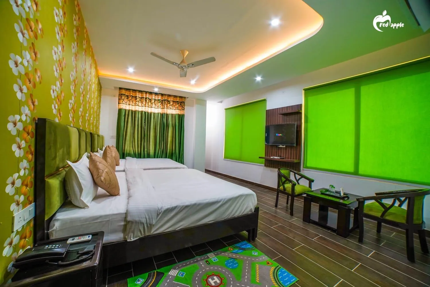 Photo of the whole room, Bed in Hotel Red Apple Near Railway Station Chandigarh