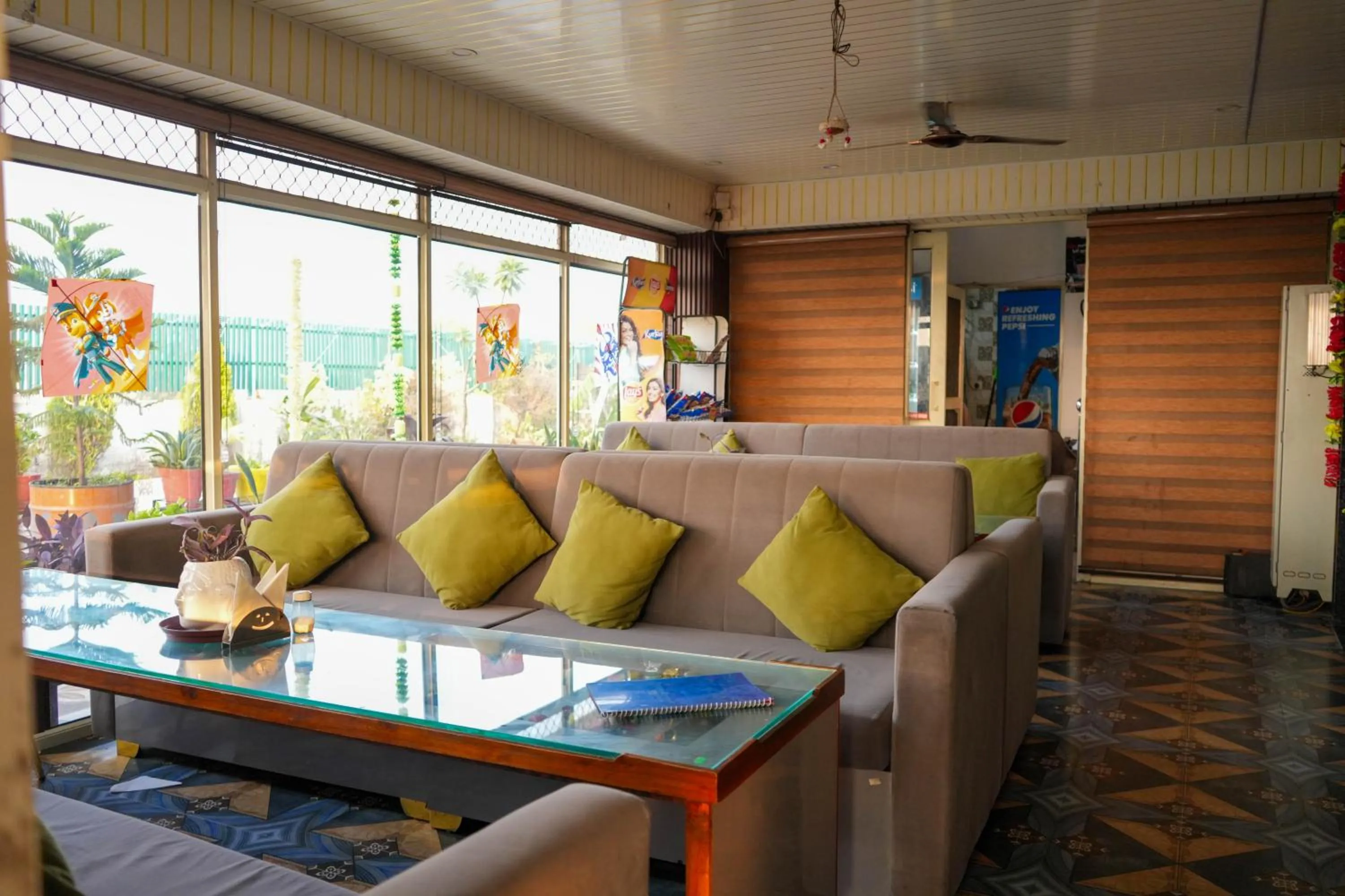 Restaurant/places to eat in Hotel Red Apple Near Railway Station Chandigarh