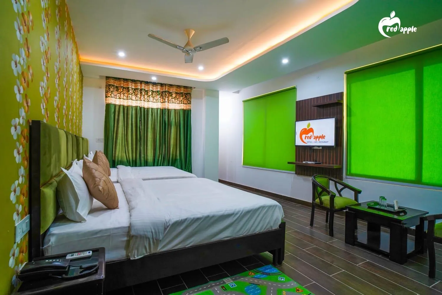 Photo of the whole room, Bed in Hotel Red Apple Near Railway Station Chandigarh