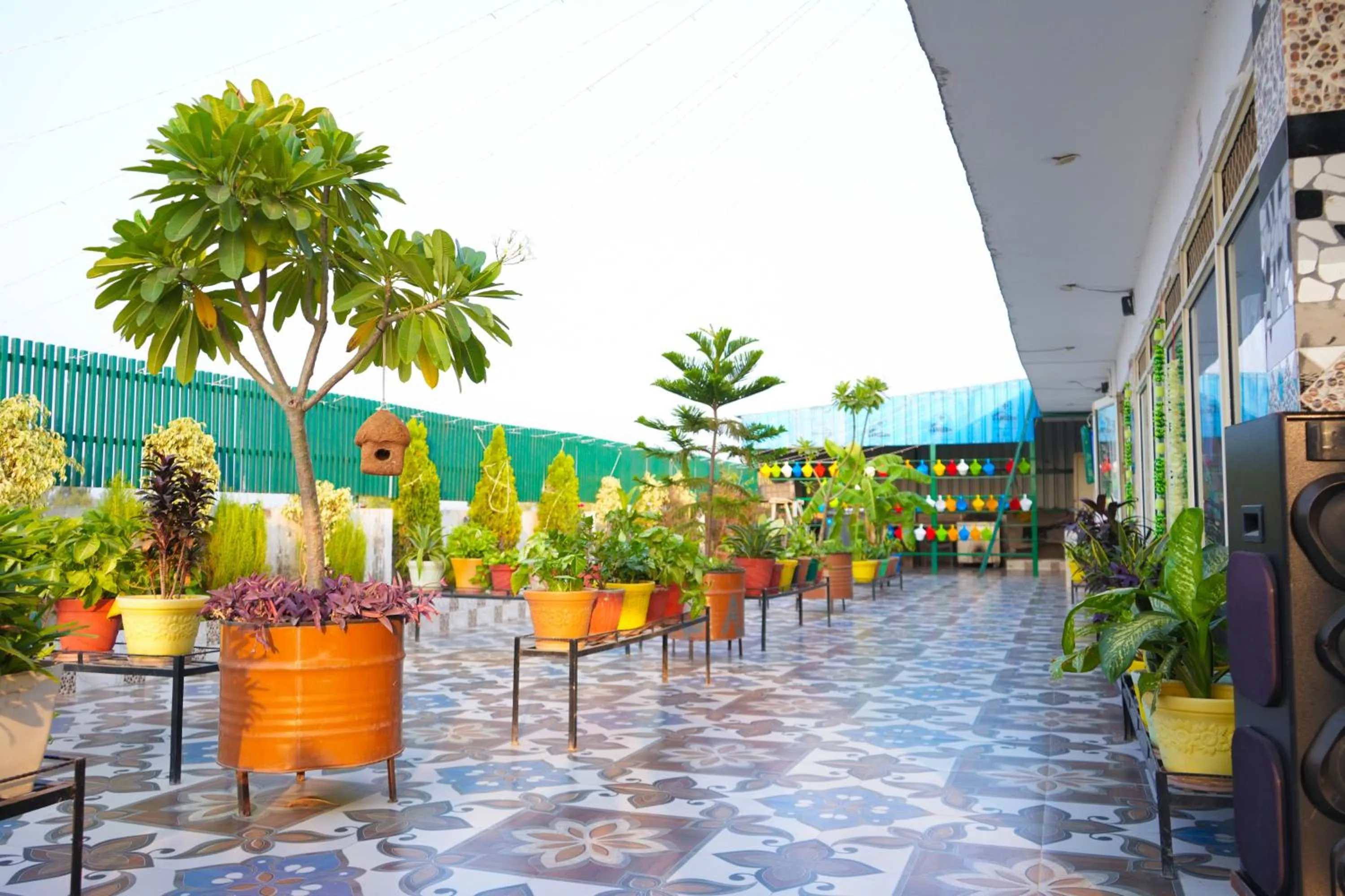 Restaurant/places to eat in Hotel Red Apple Near Railway Station Chandigarh