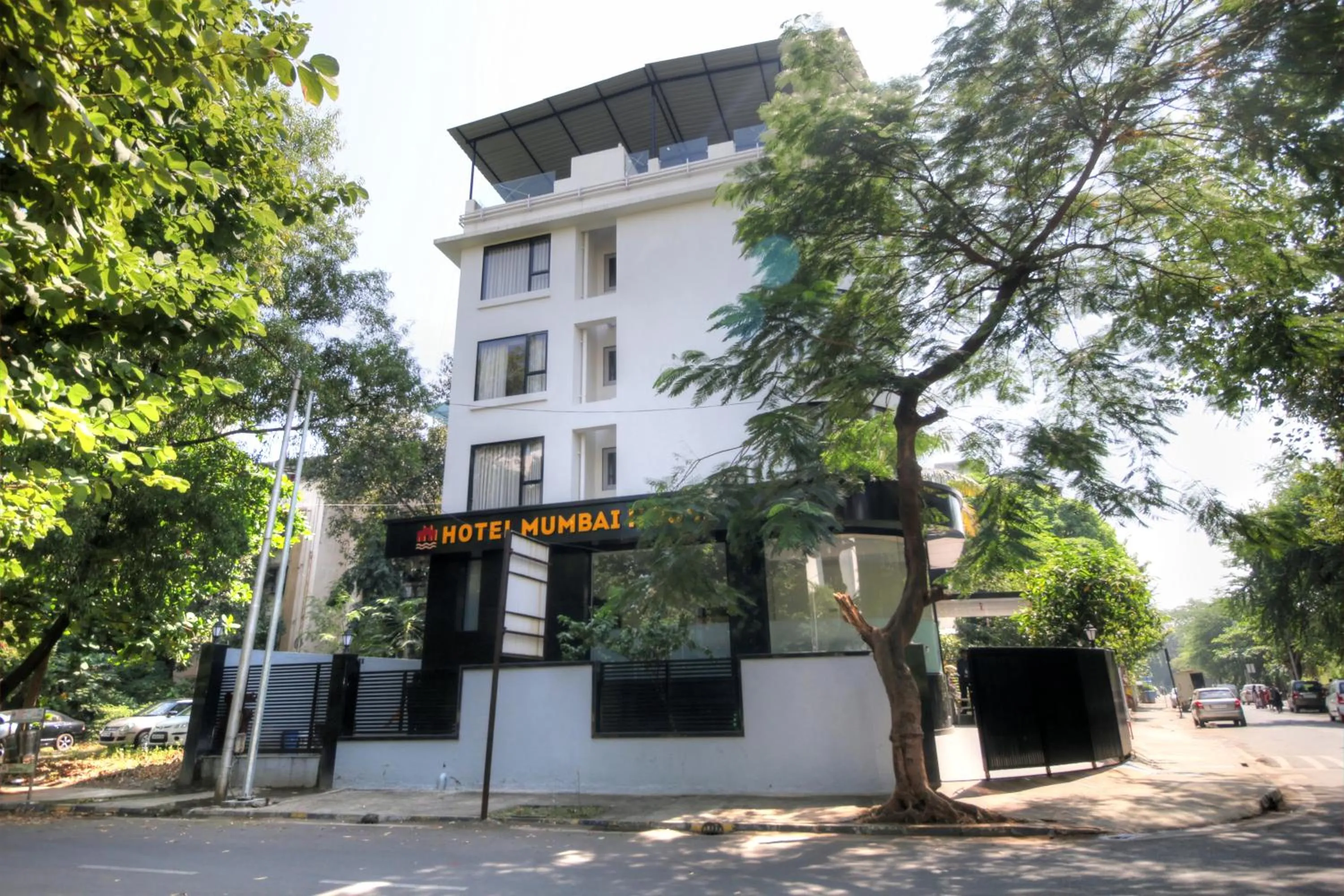 Hotel Mumbai House Ghansoli, Navi Mumbai