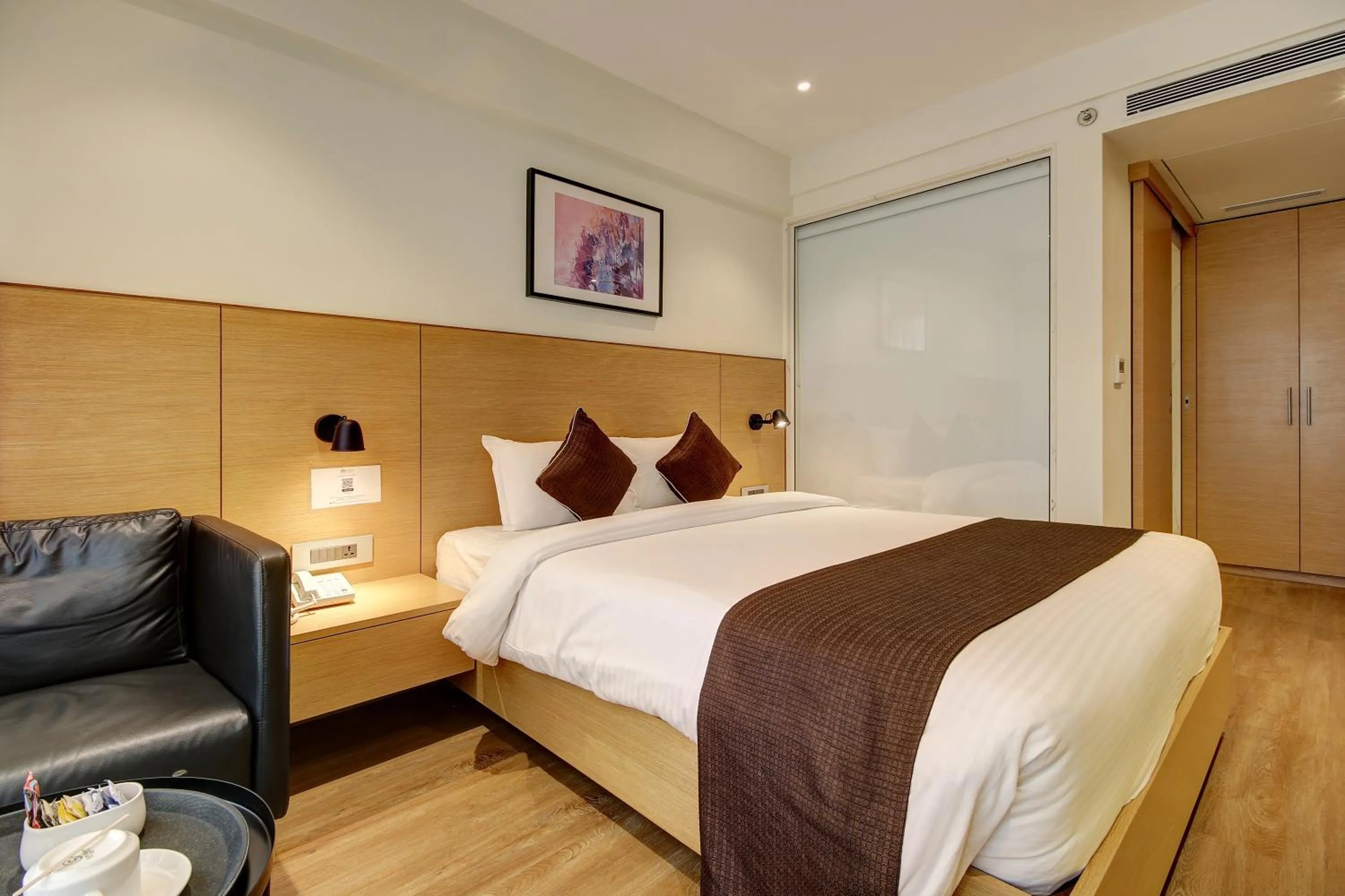 Photo of the whole room, Bed in Hotel Mumbai House Ghansoli, Navi Mumbai