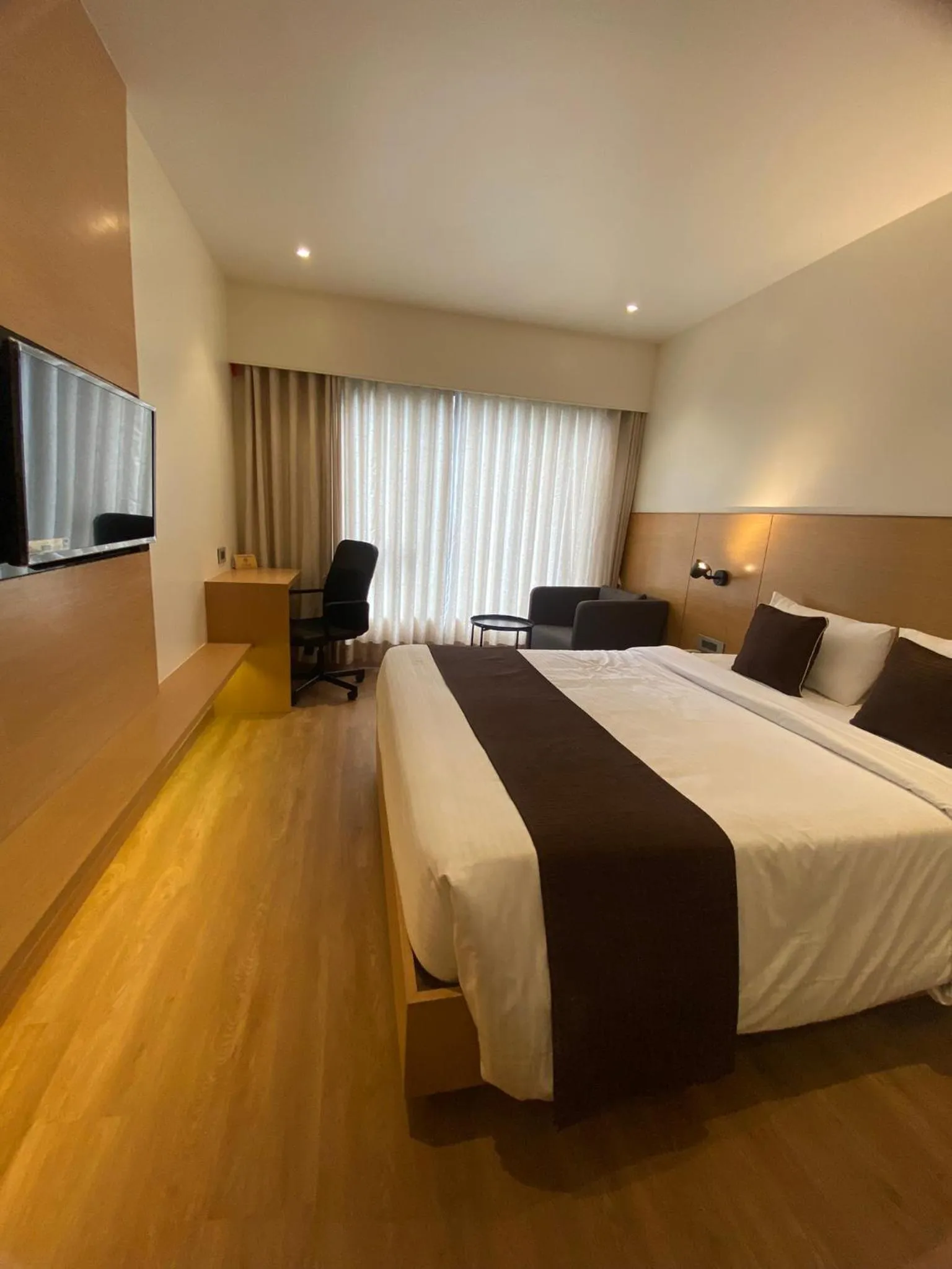 Photo of the whole room, Bed in Hotel Mumbai House Ghansoli, Navi Mumbai