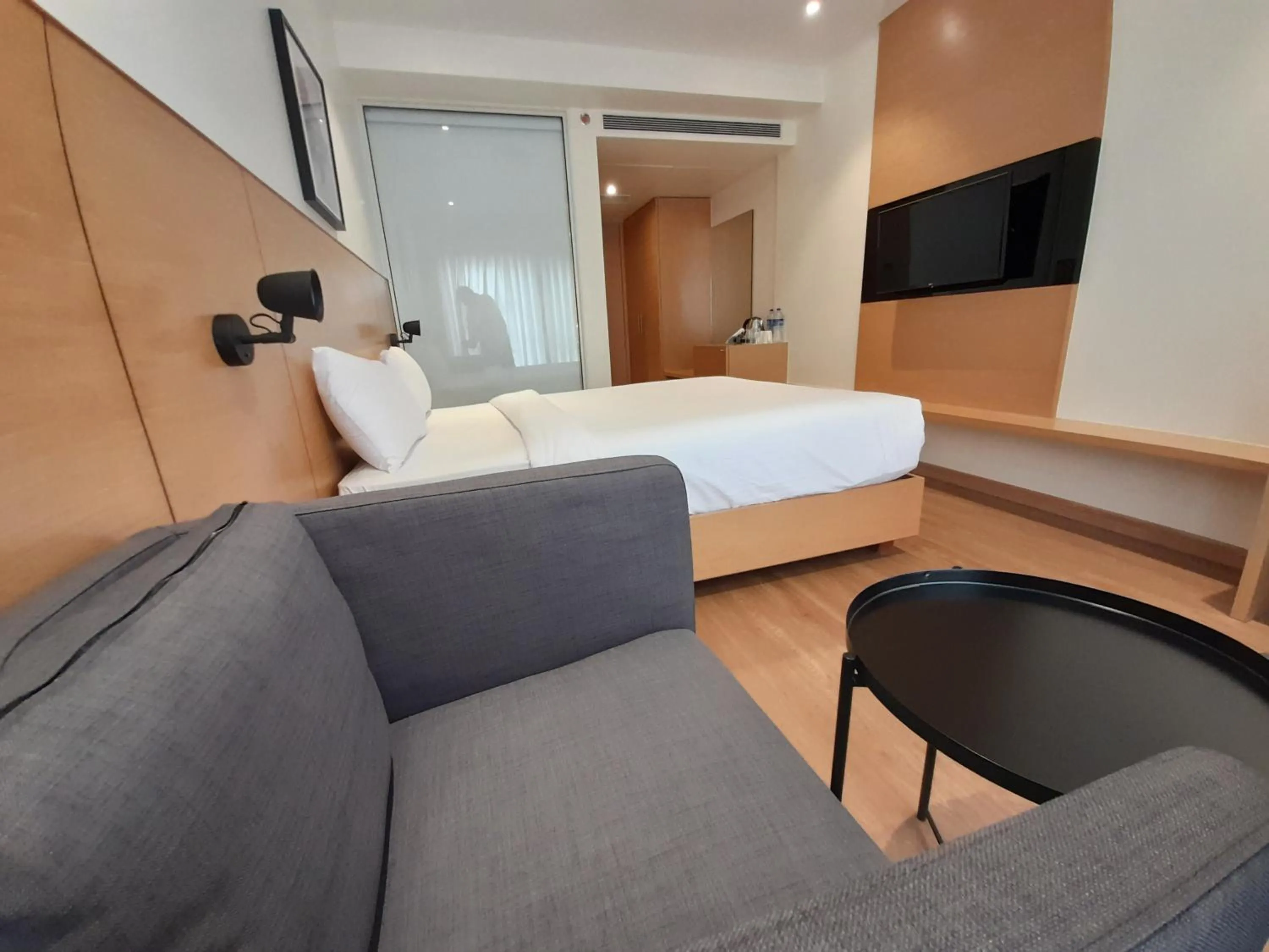 Bedroom, Bed in Hotel Mumbai House Ghansoli, Navi Mumbai