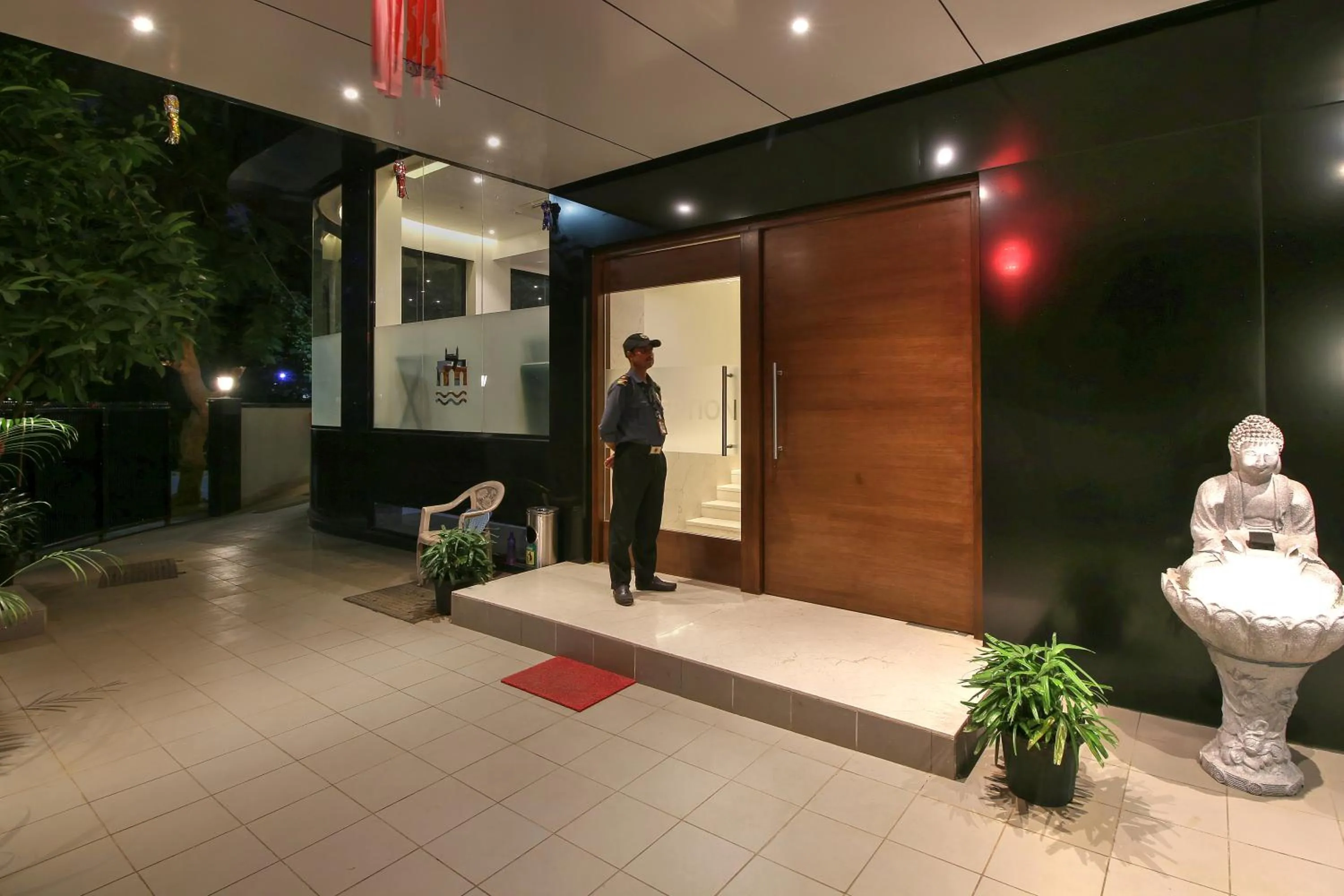 Facade/entrance in Hotel Mumbai House Ghansoli, Navi Mumbai