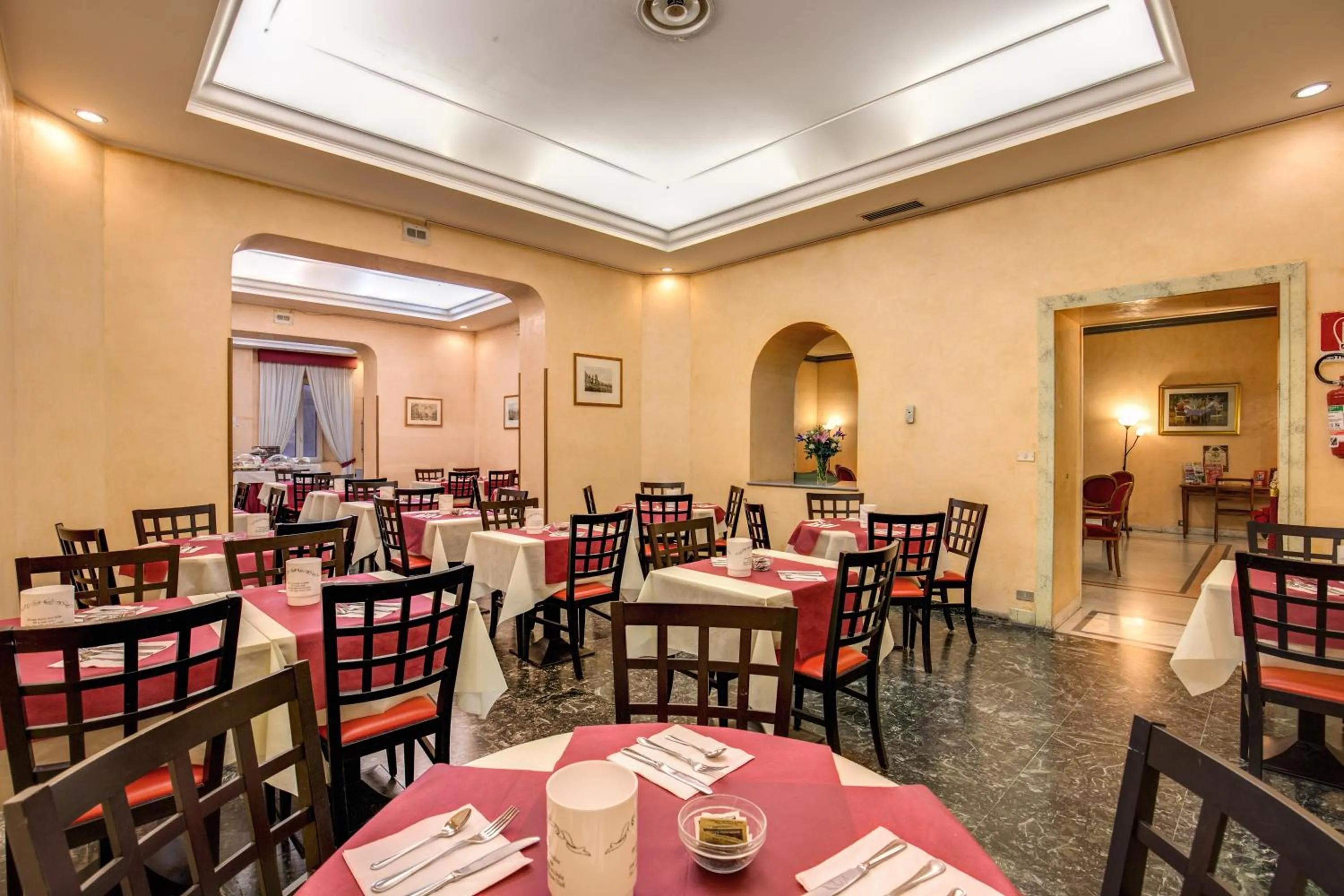 Restaurant/places to eat in Hotel San Remo