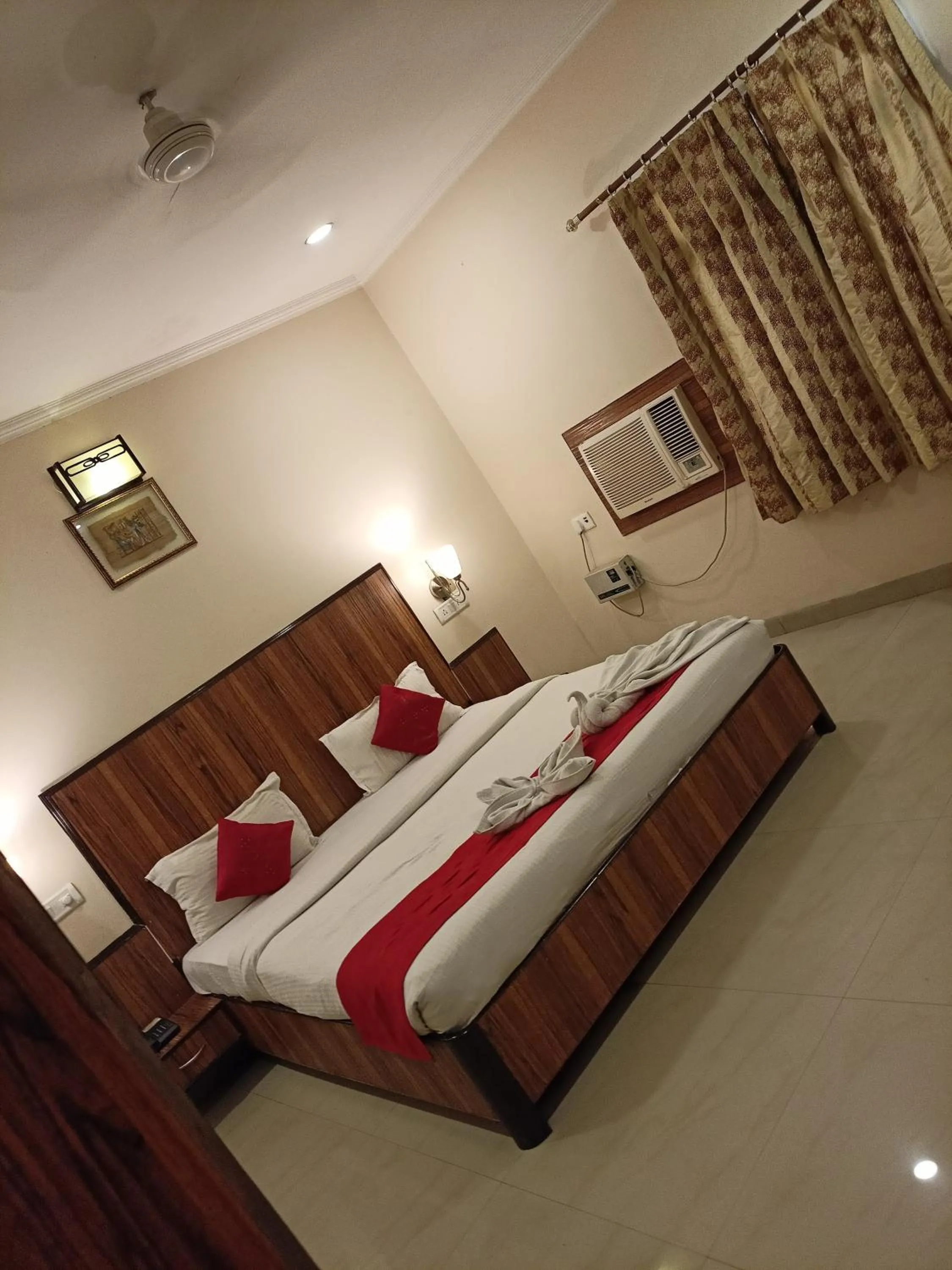 Bed in DIDI Hotel Alambagh