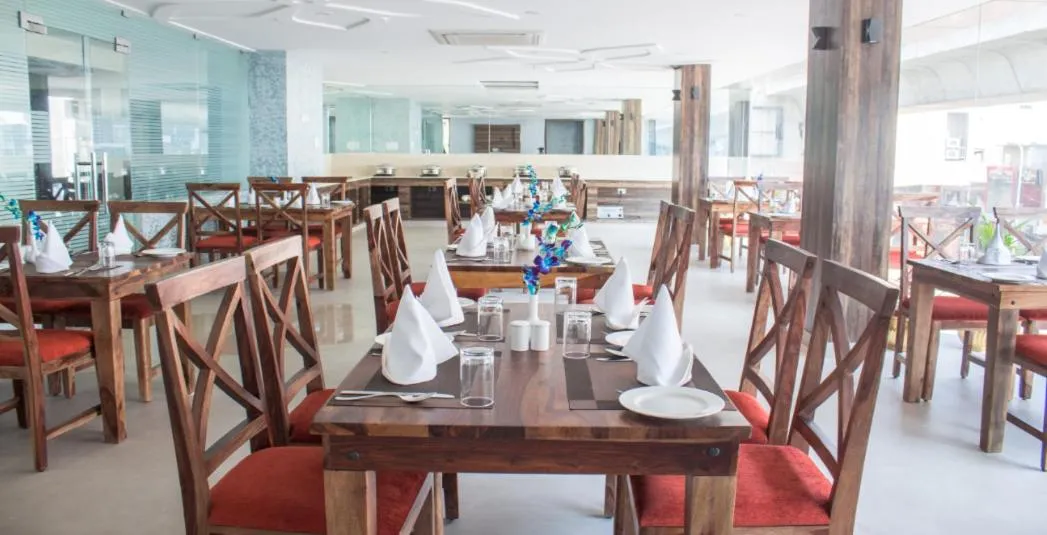 Restaurant/places to eat in DIDI Hotel Alambagh