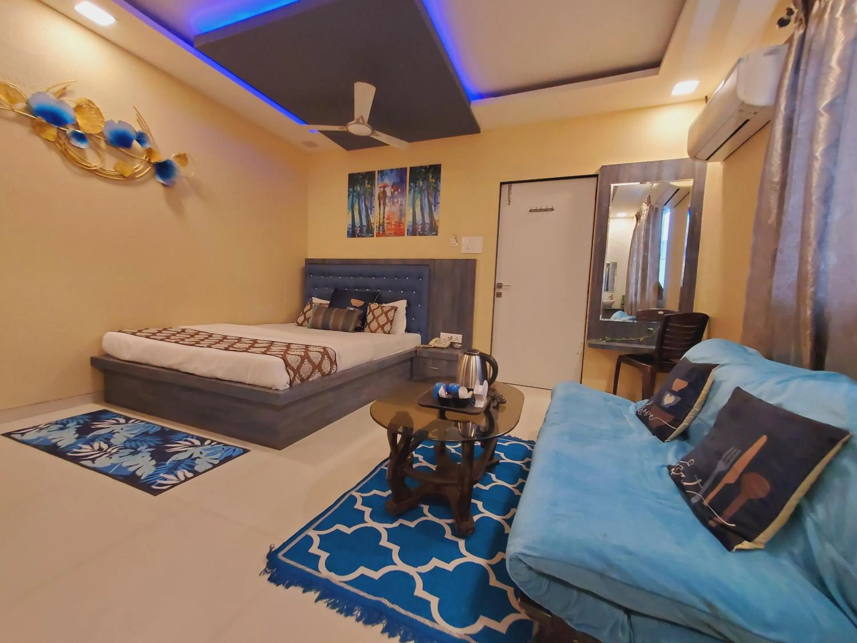 Living room, Bed in Hotel Mari Aai Residency