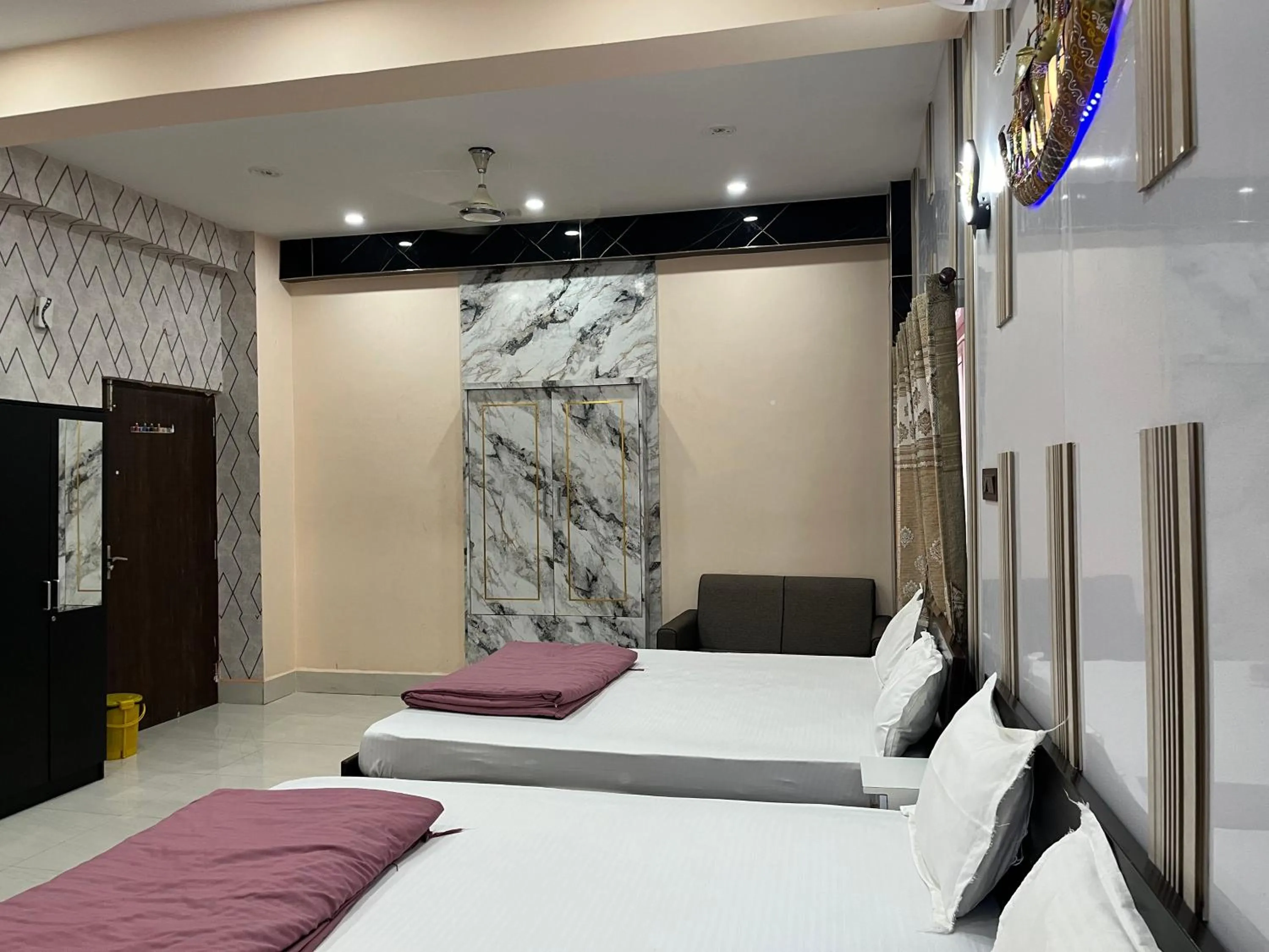 Bed in Hotel Krishna Paradise