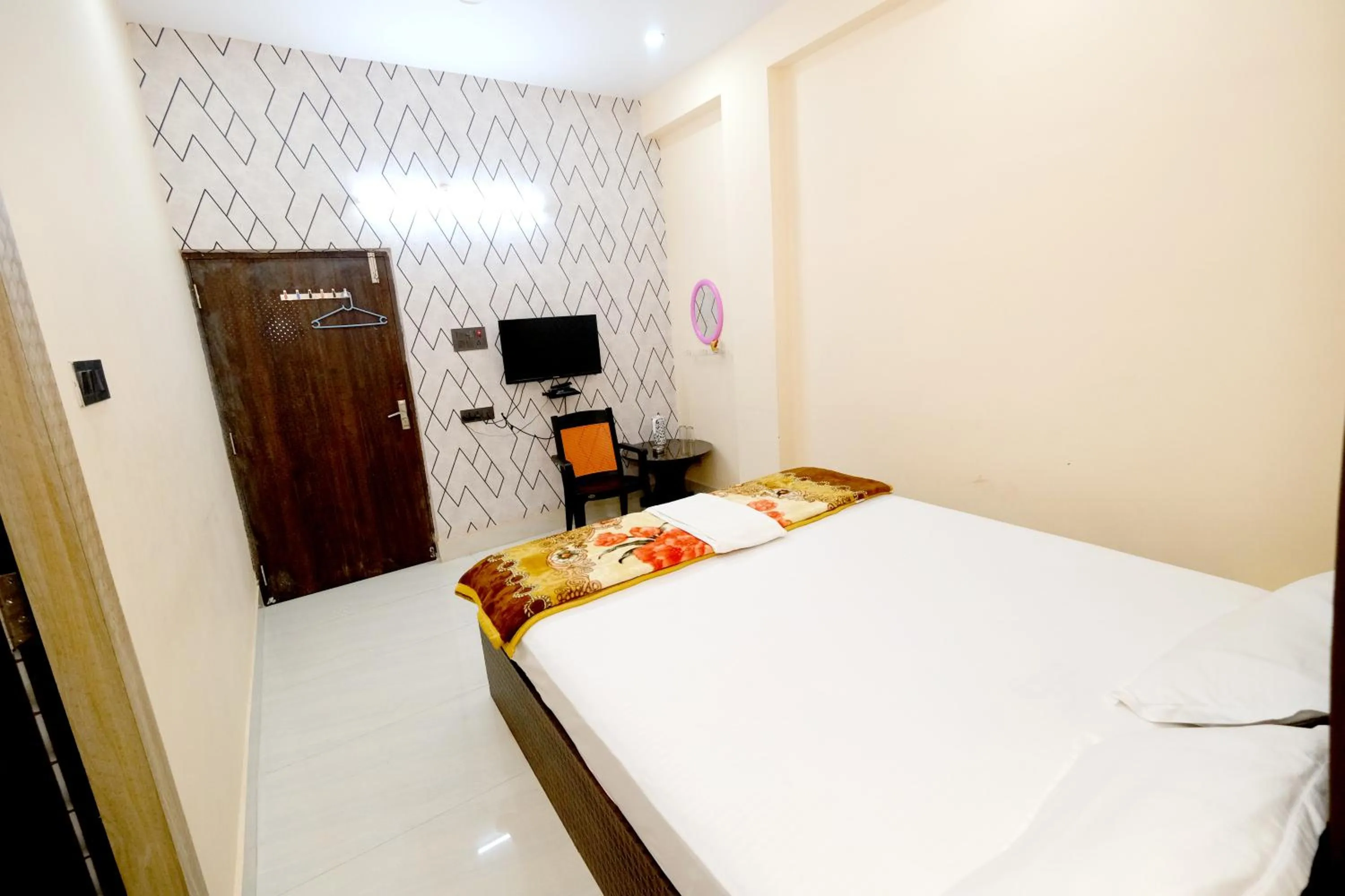 Bed in Hotel Krishna Paradise