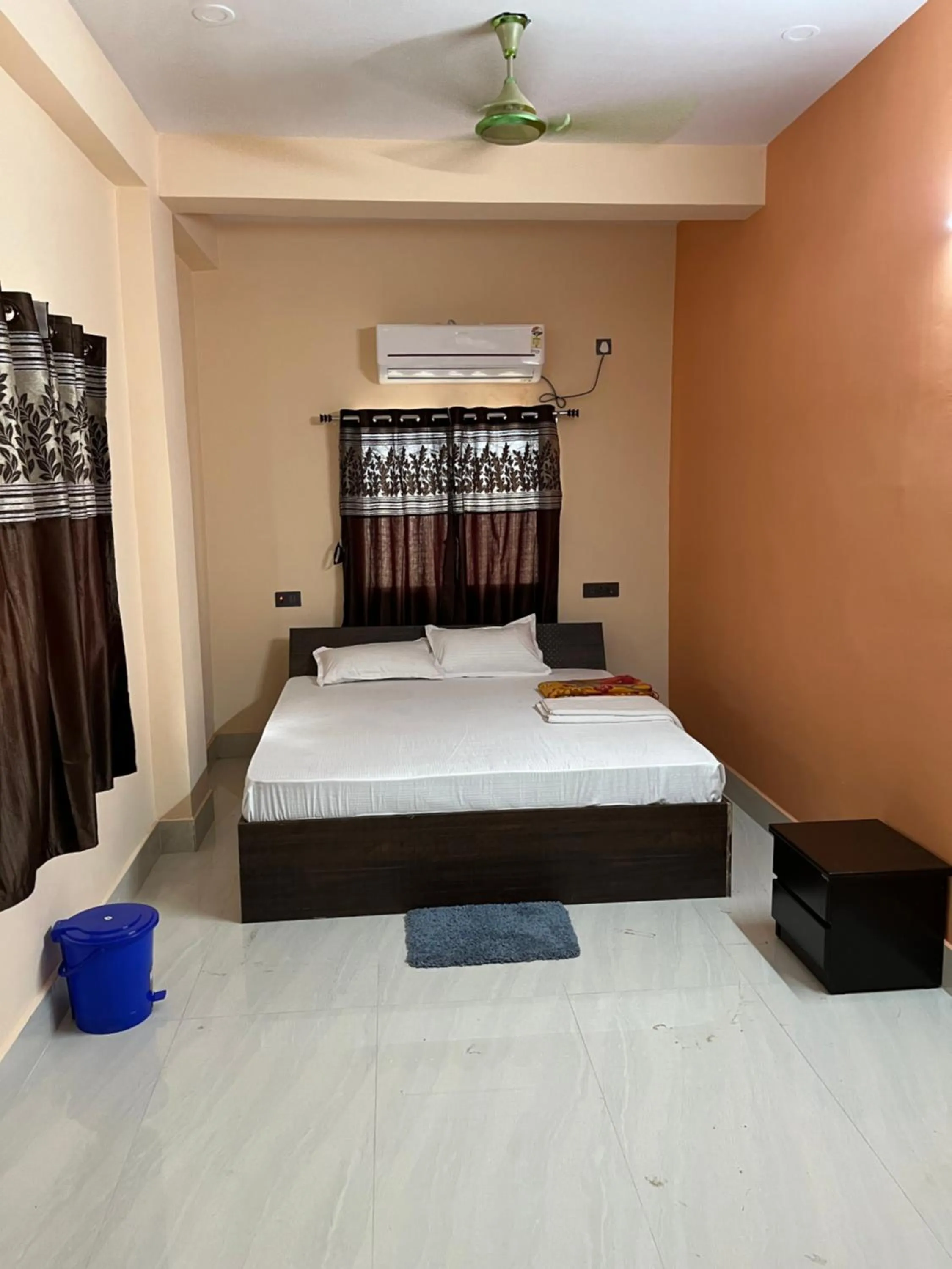 Bed in Hotel Krishna Paradise