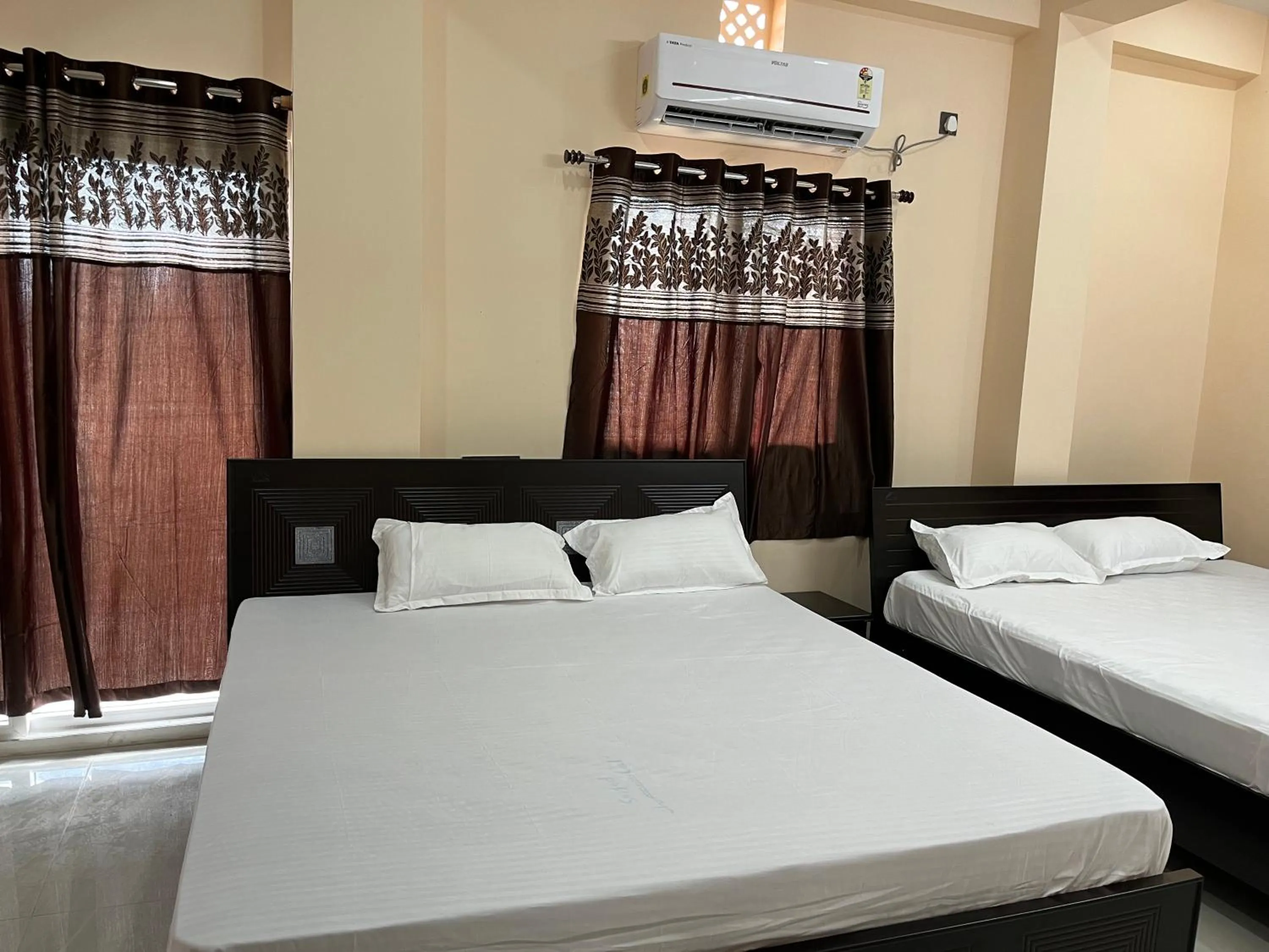 Bed in Hotel Krishna Paradise