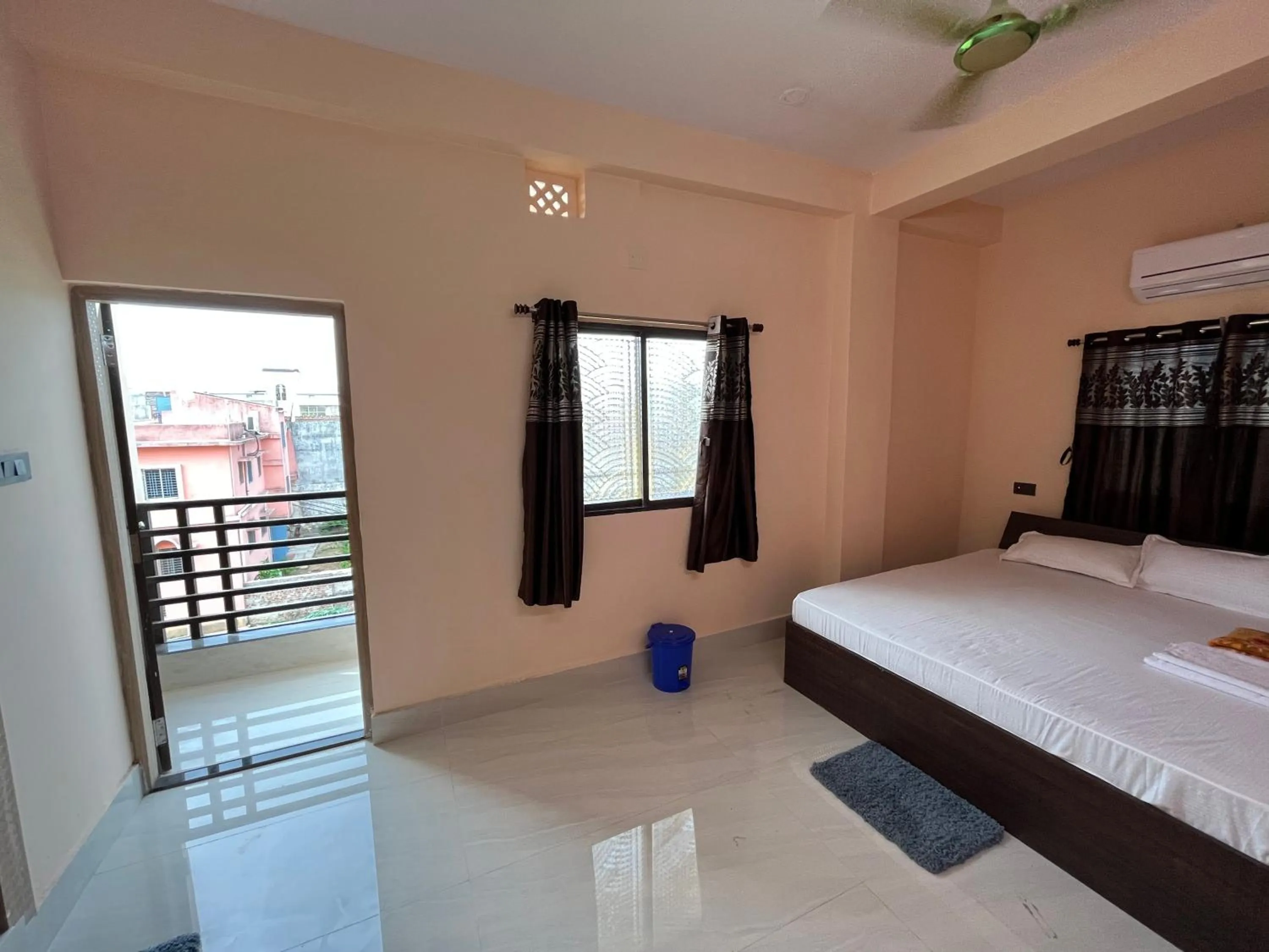 Bed in Hotel Krishna Paradise