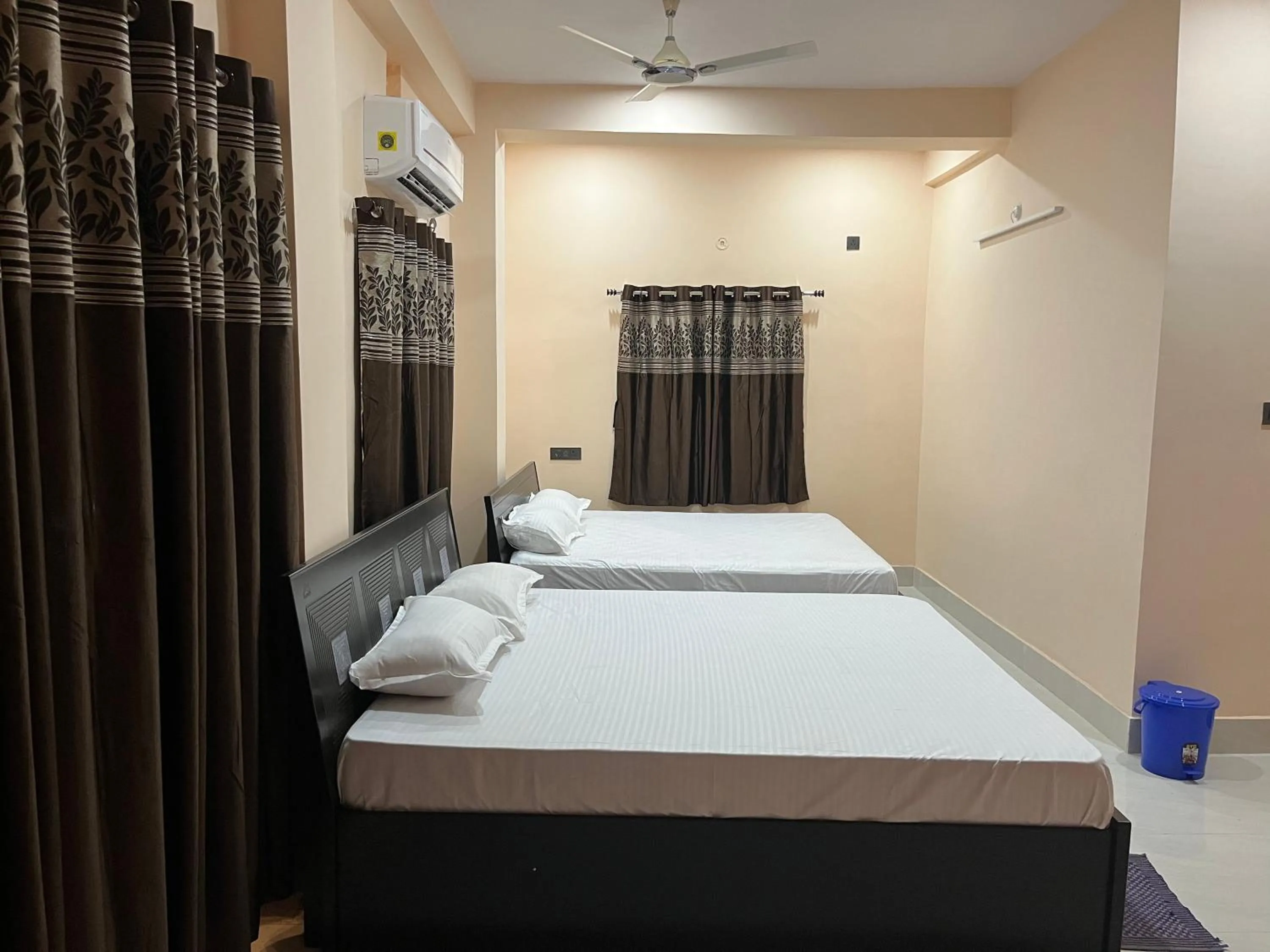 Bed in Hotel Krishna Paradise