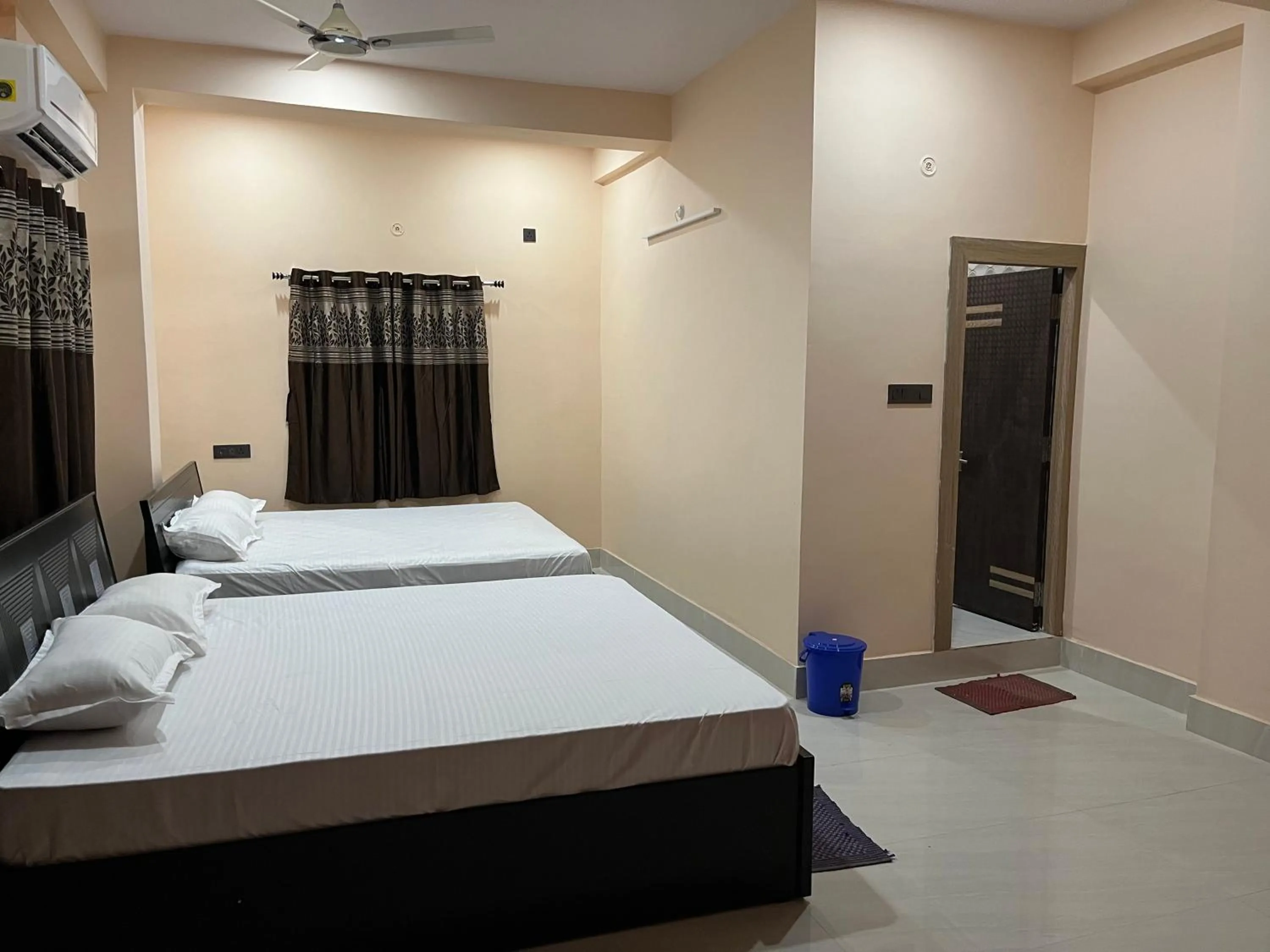 Bed in Hotel Krishna Paradise