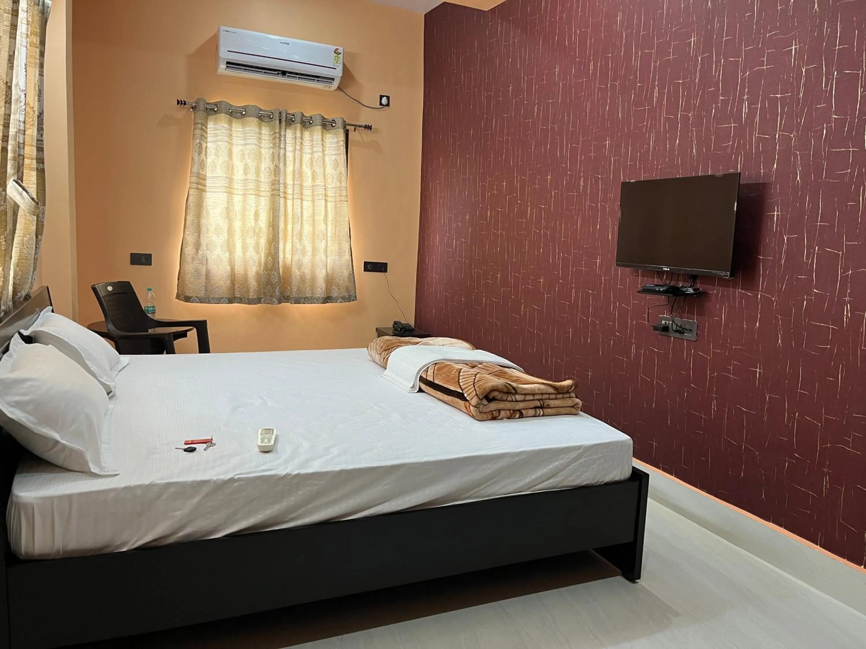 Bed in Hotel Krishna Paradise