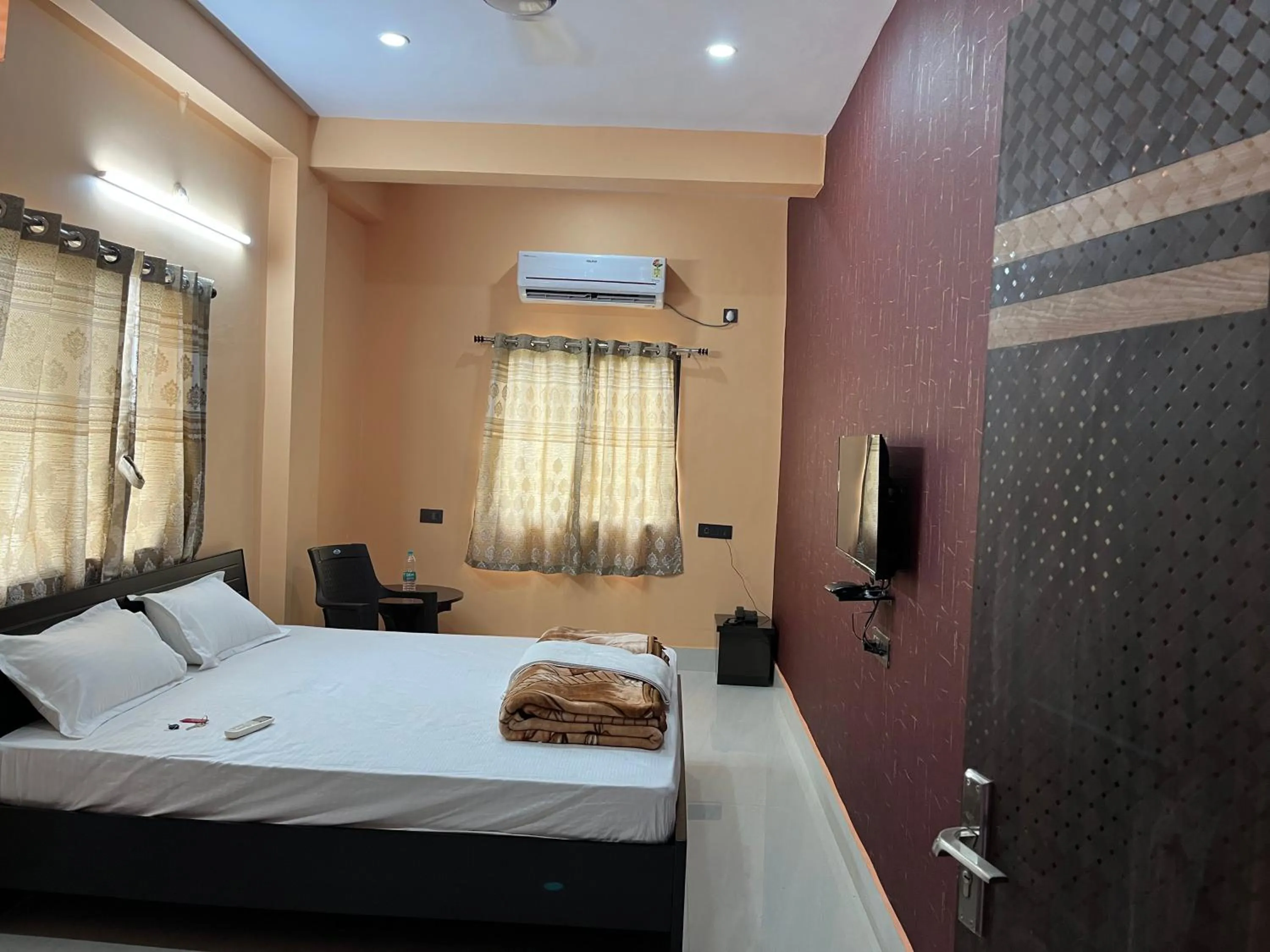 Bed in Hotel Krishna Paradise