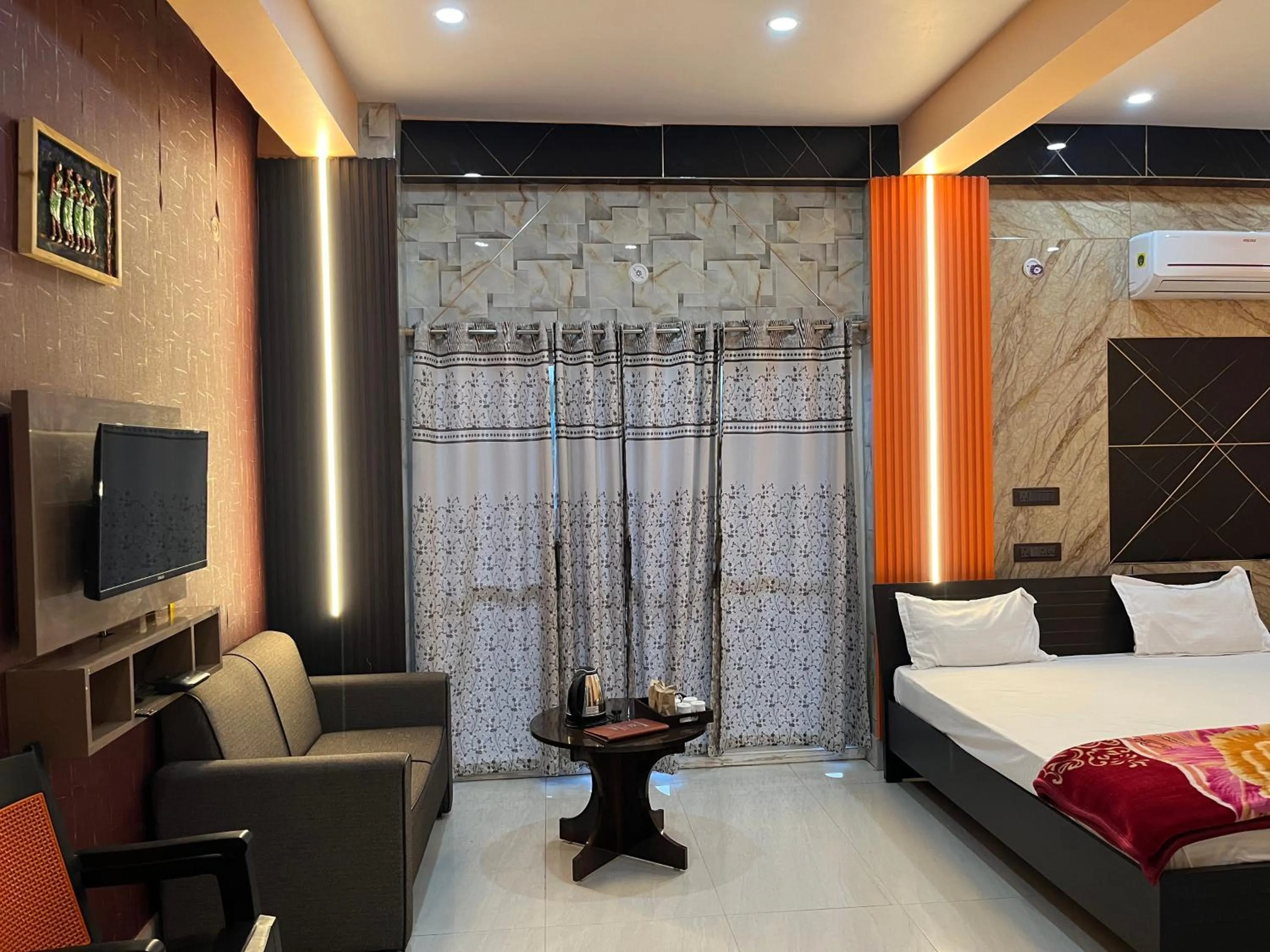 Bed in Hotel Krishna Paradise