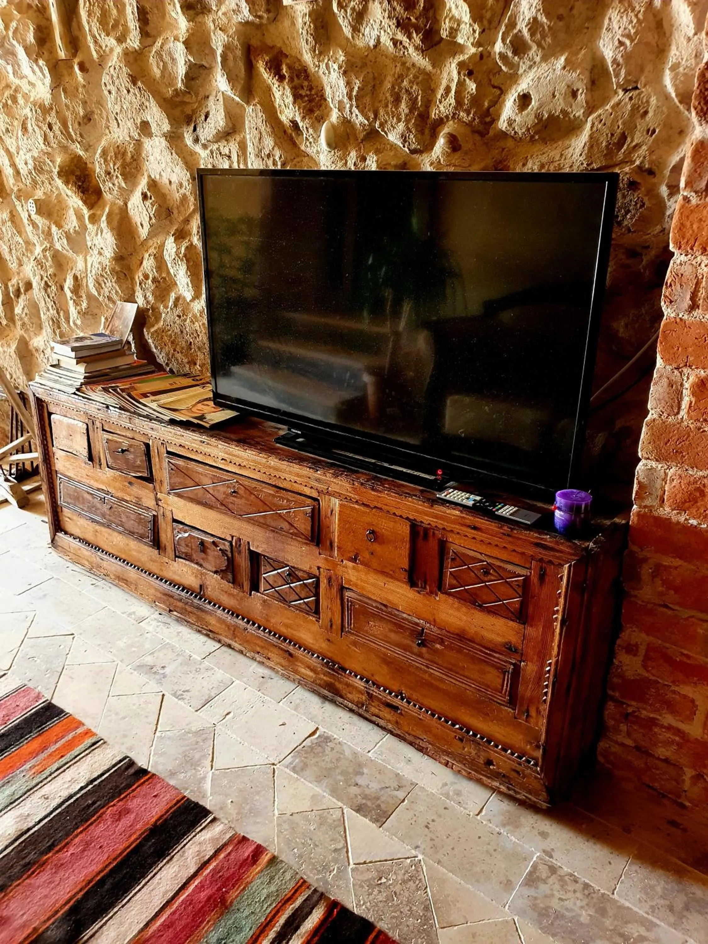 Communal lounge/ TV room in Alphan Cappadocia