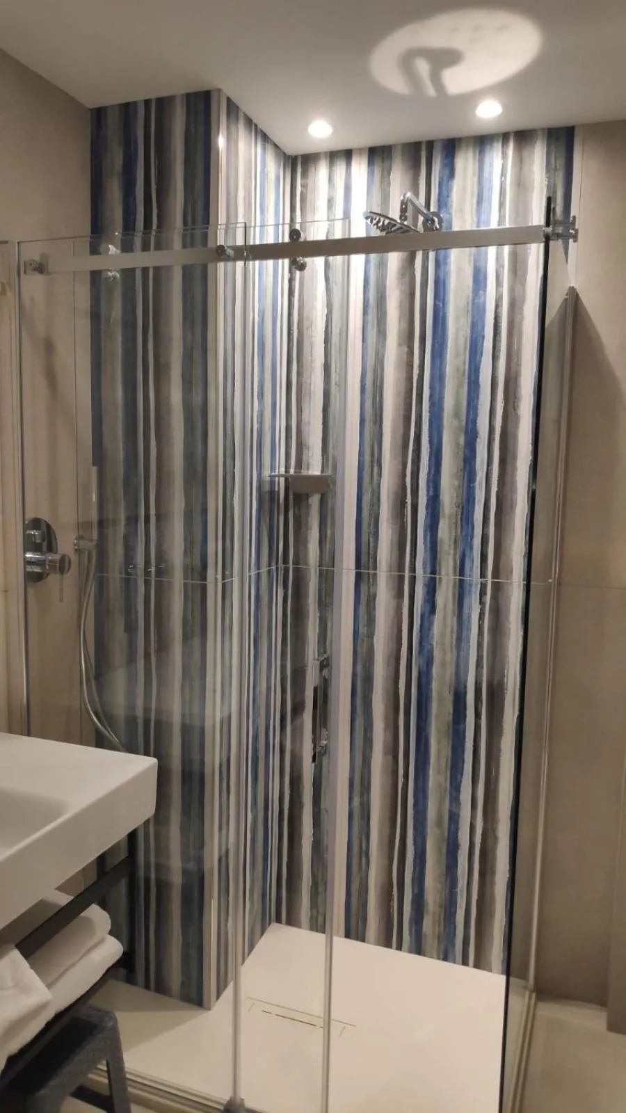 Shower in Hotel Ascot Riccione