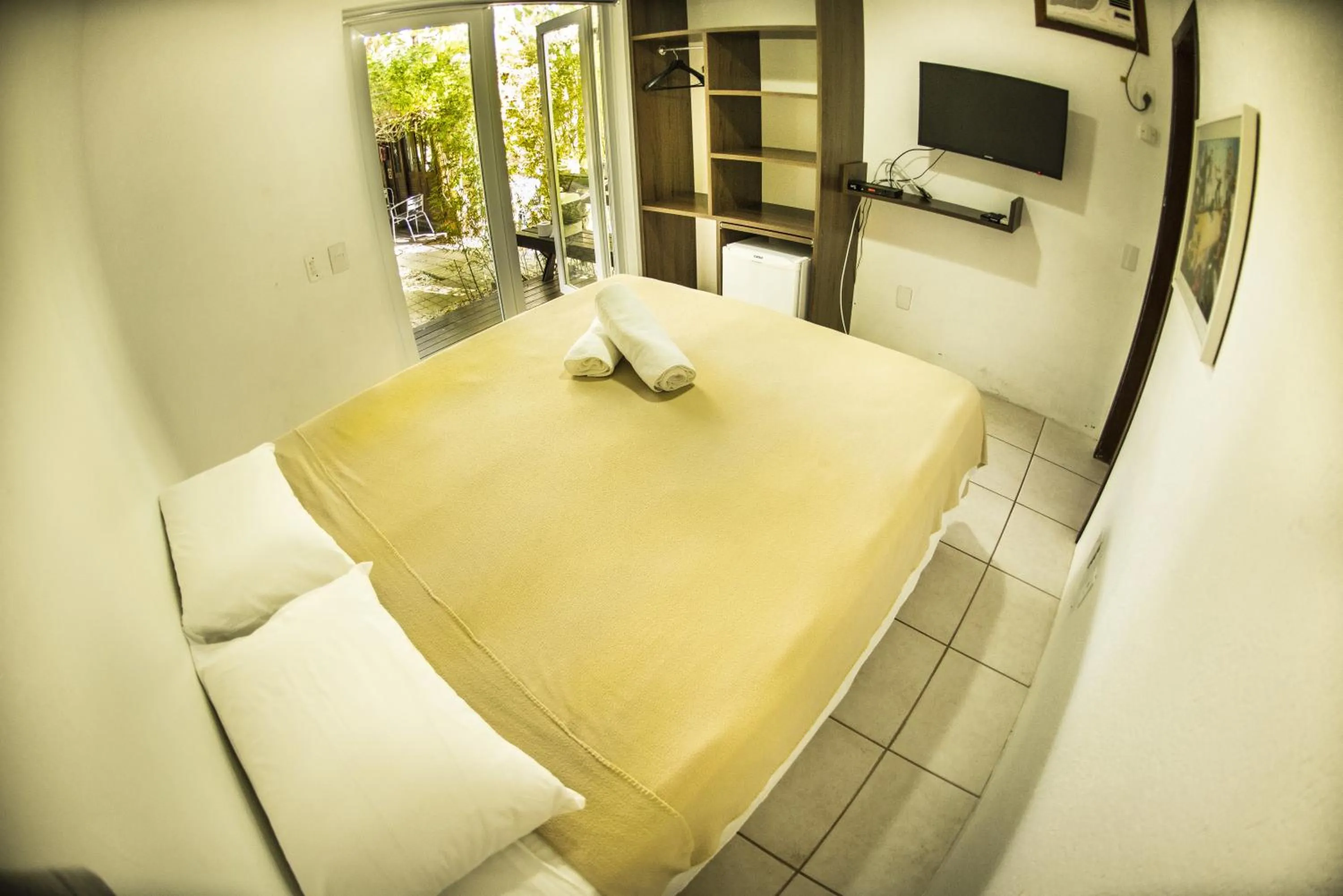 Photo of the whole room in Hi Adventure