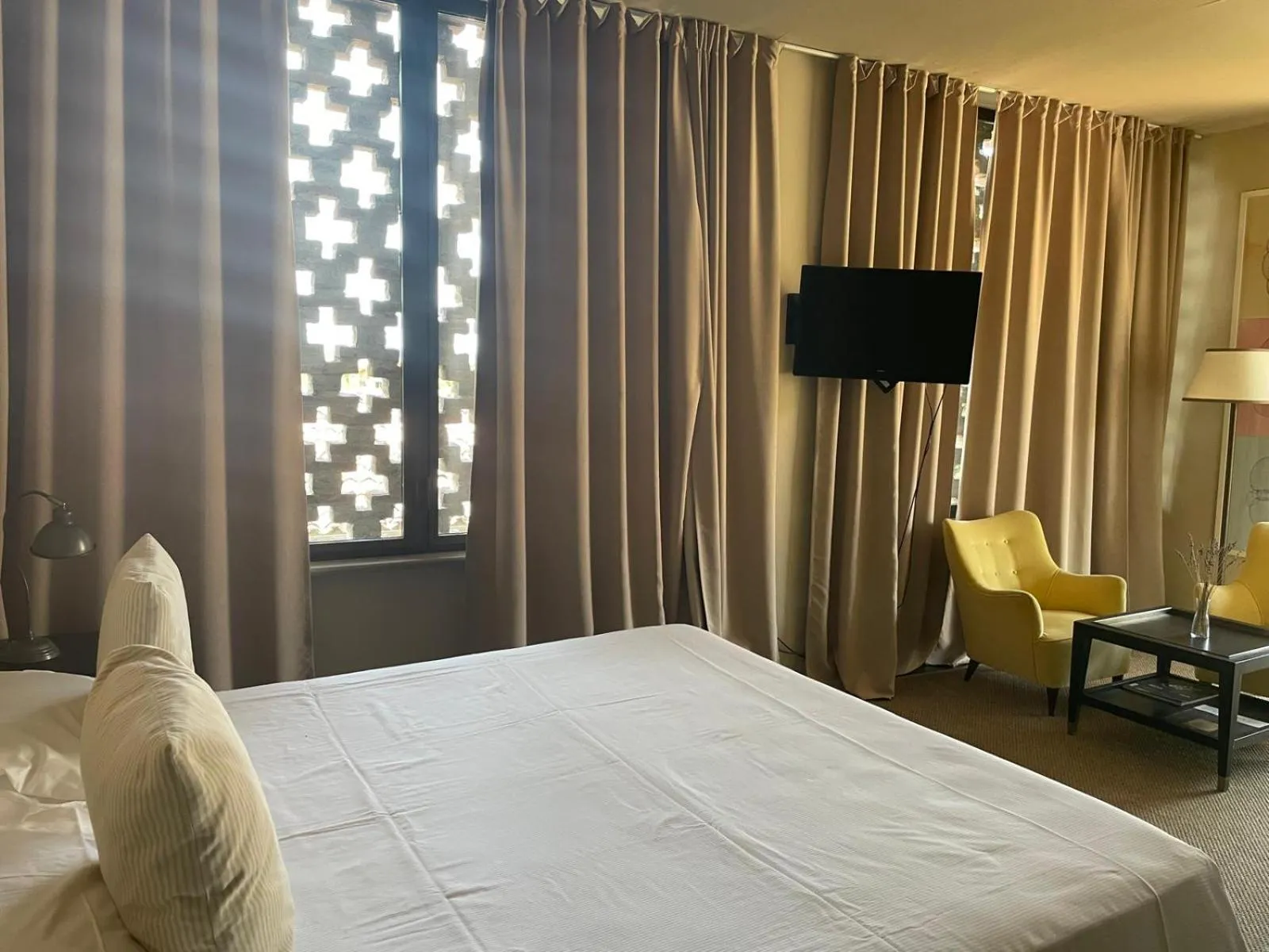 Bed in LEAR • Dining Club