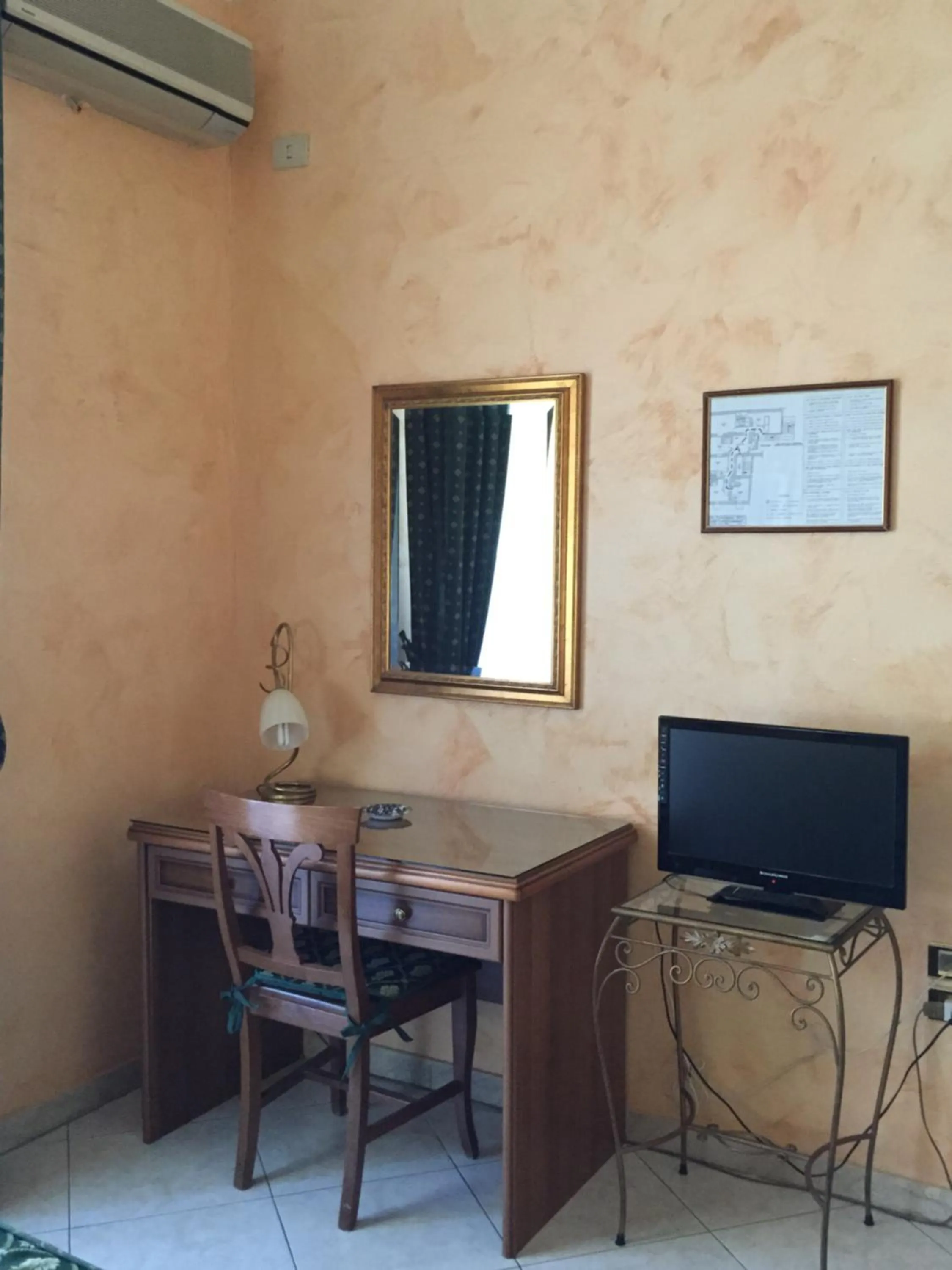 TV and multimedia in Hotel Centrale Europa