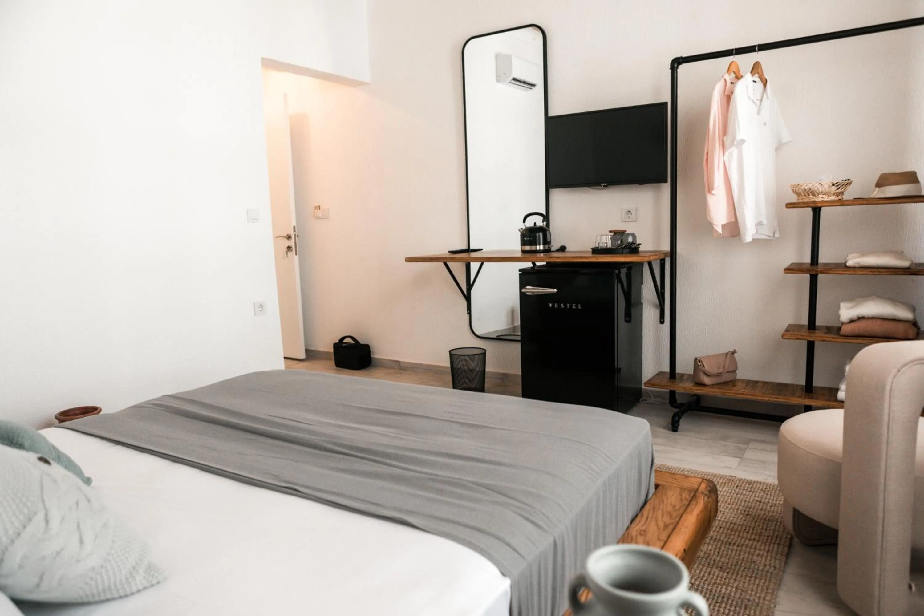 Photo of the whole room, Bed in Molo Urla