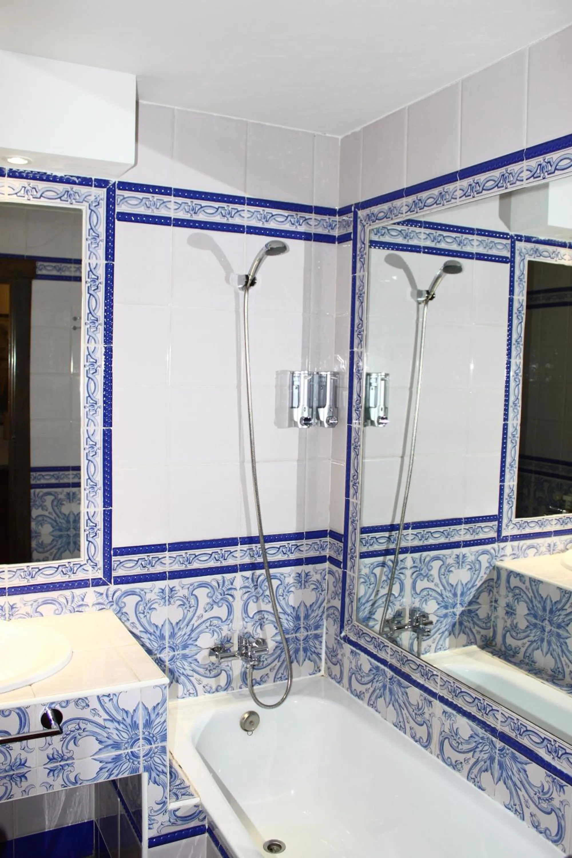 Bathroom in Palacio de Monjaraz