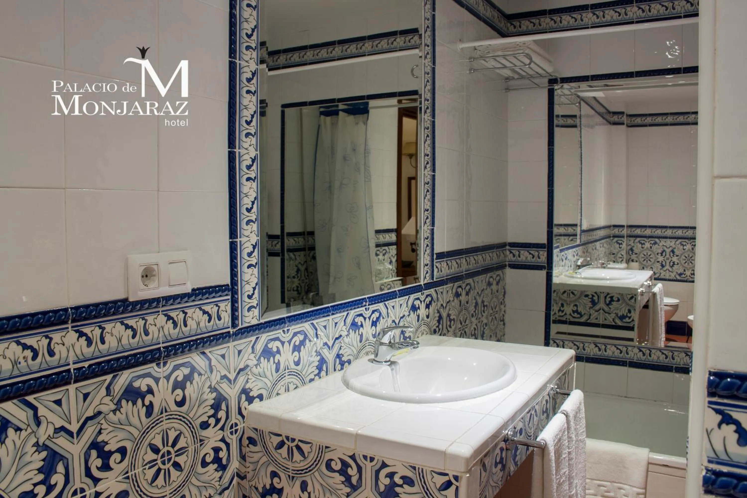 Bathroom in Palacio de Monjaraz