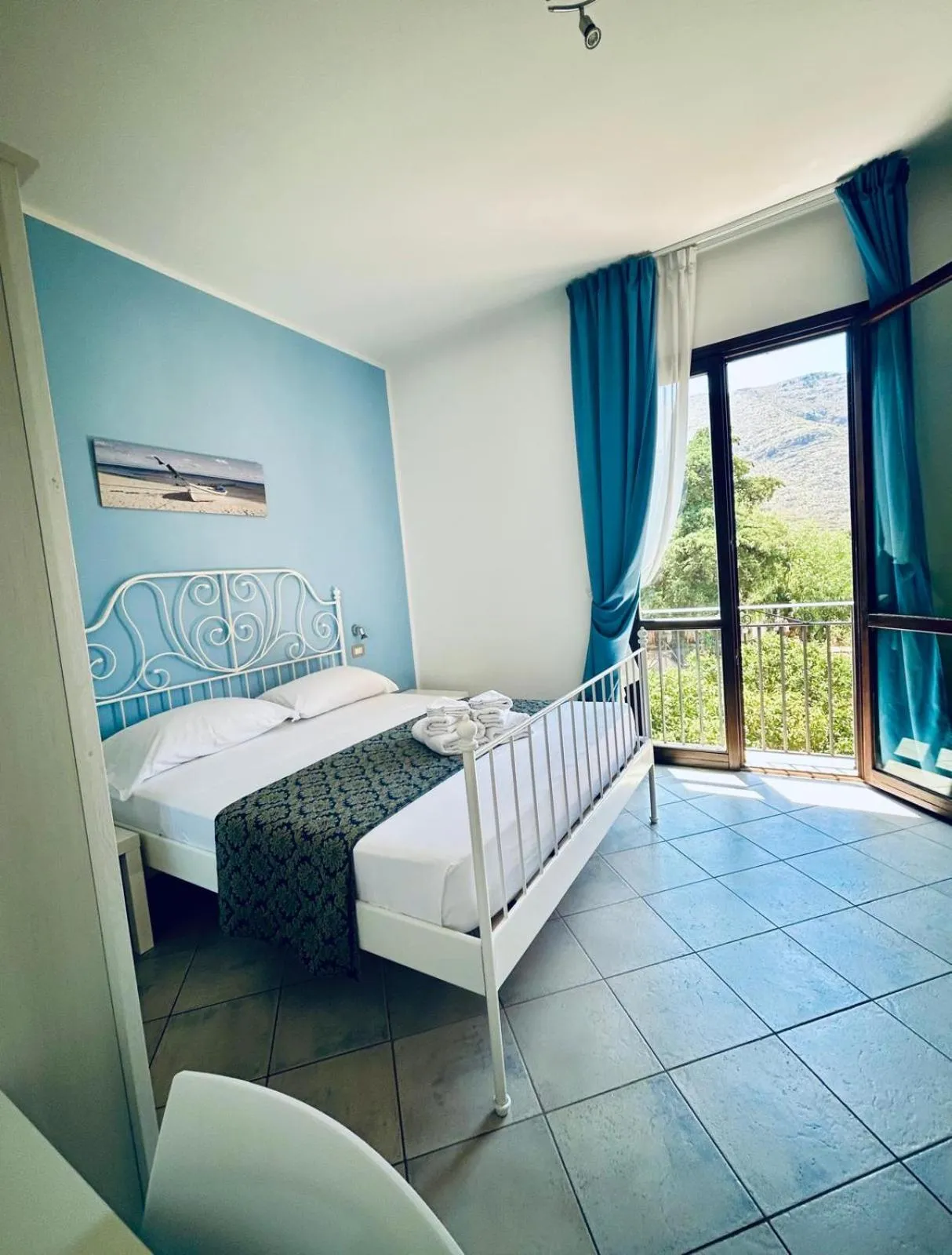 Photo of the whole room, Bed in Hotel Achibea