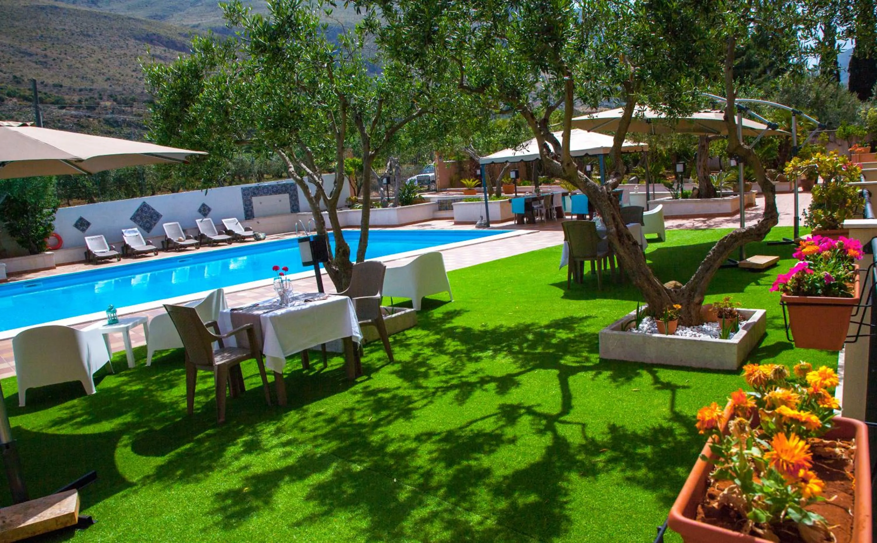 Swimming pool in Hotel Achibea