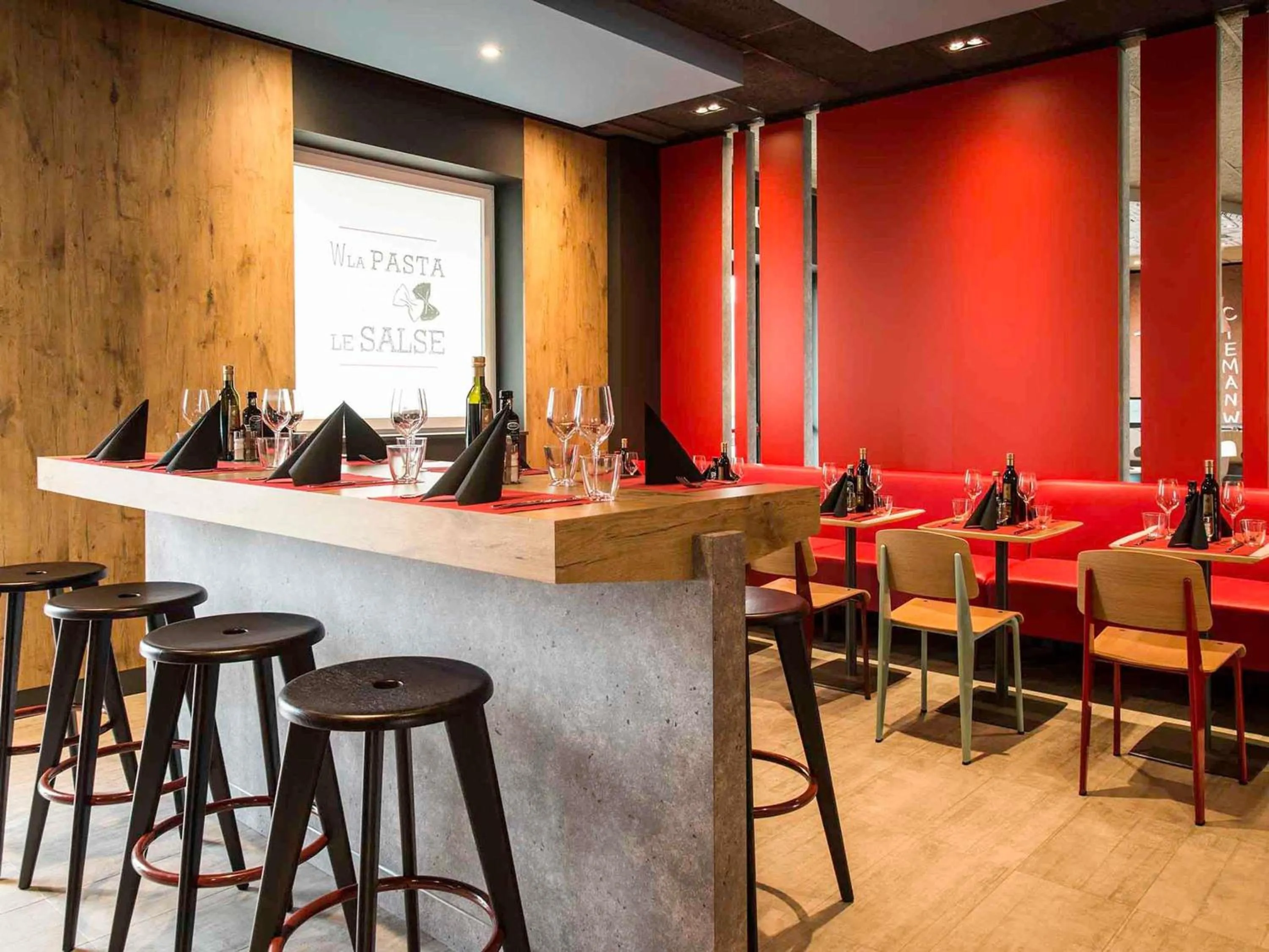 Restaurant/places to eat in Ibis Milano Fiera