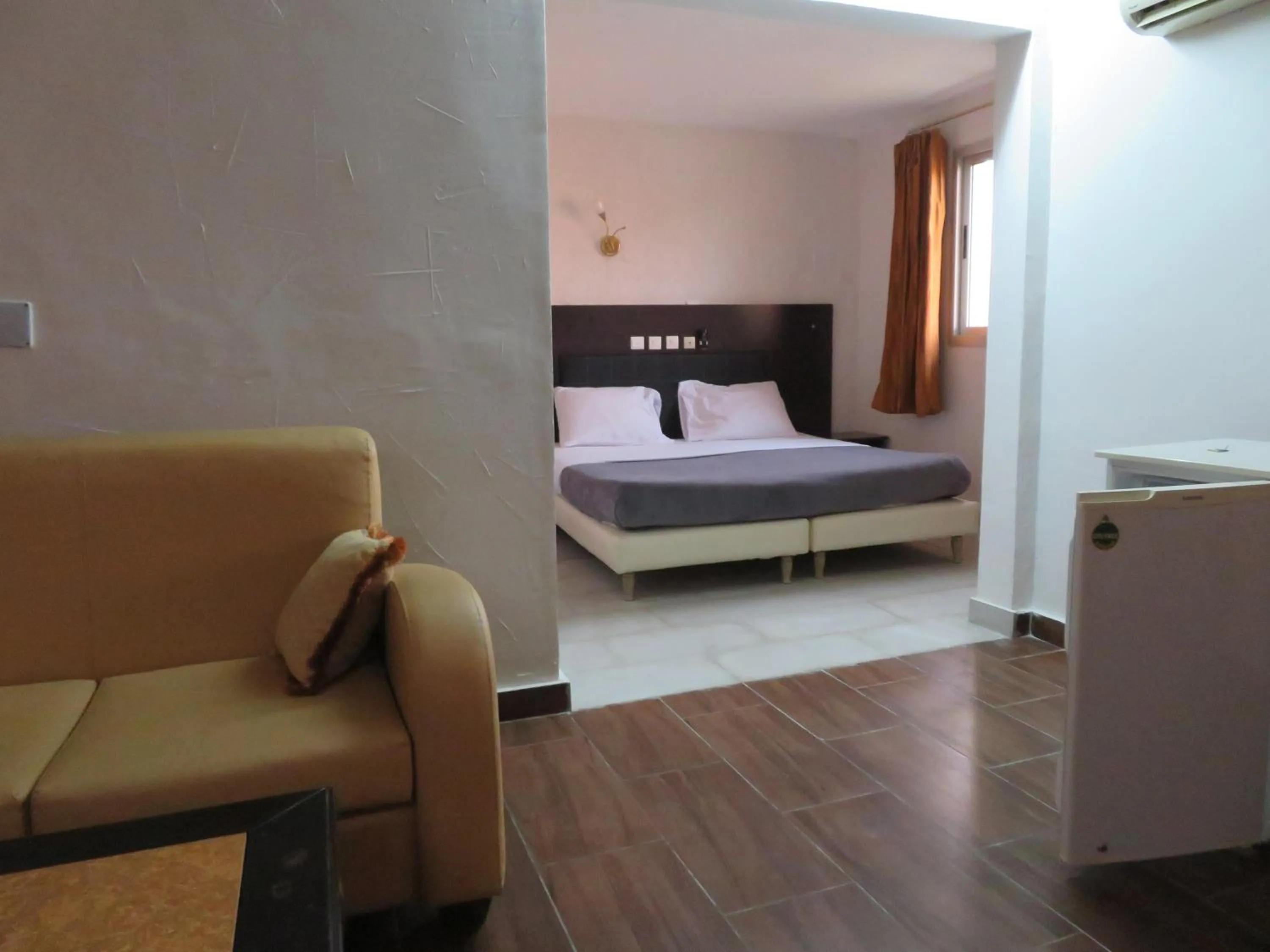 Living room, Bed in Golden Hôtel