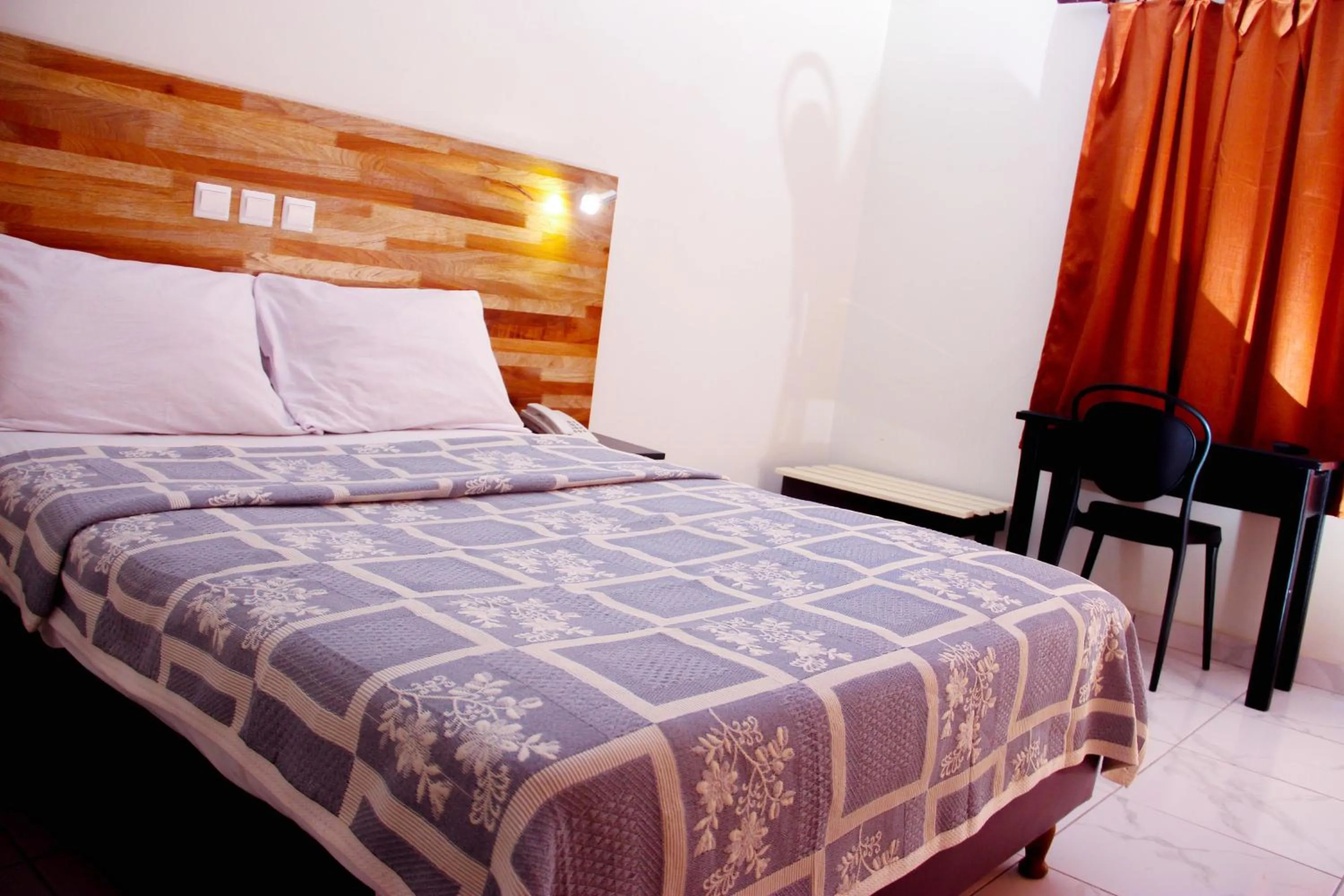 Bed in Golden Hôtel