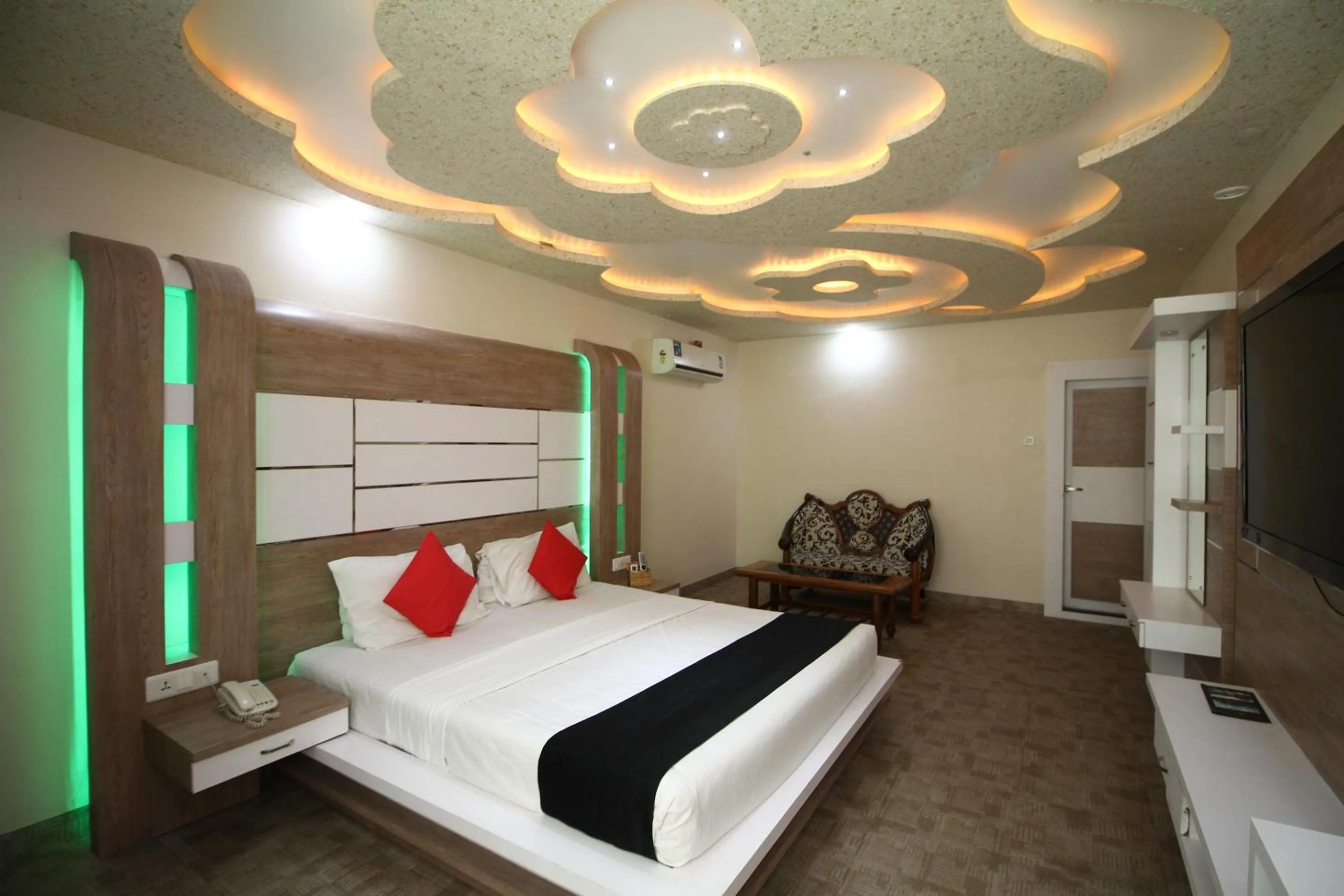 Bedroom in Royal Castle Hotel