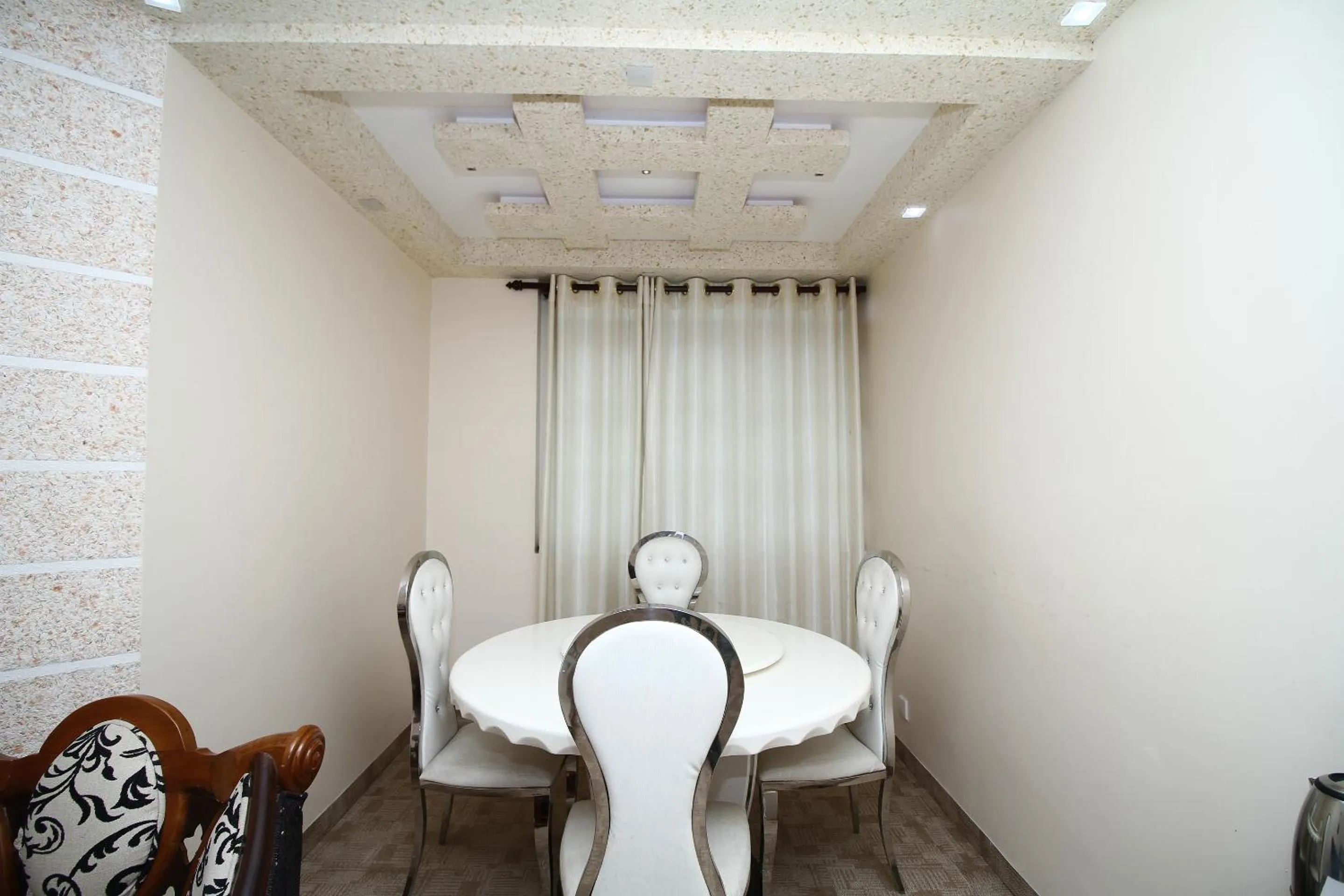Dining area in Royal Castle Hotel