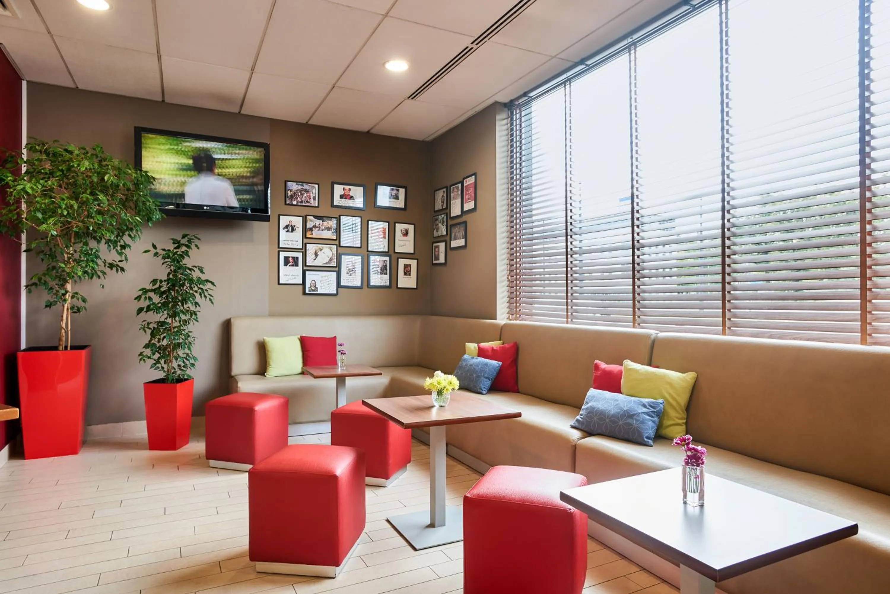 Lounge or bar in Campanile Łódź