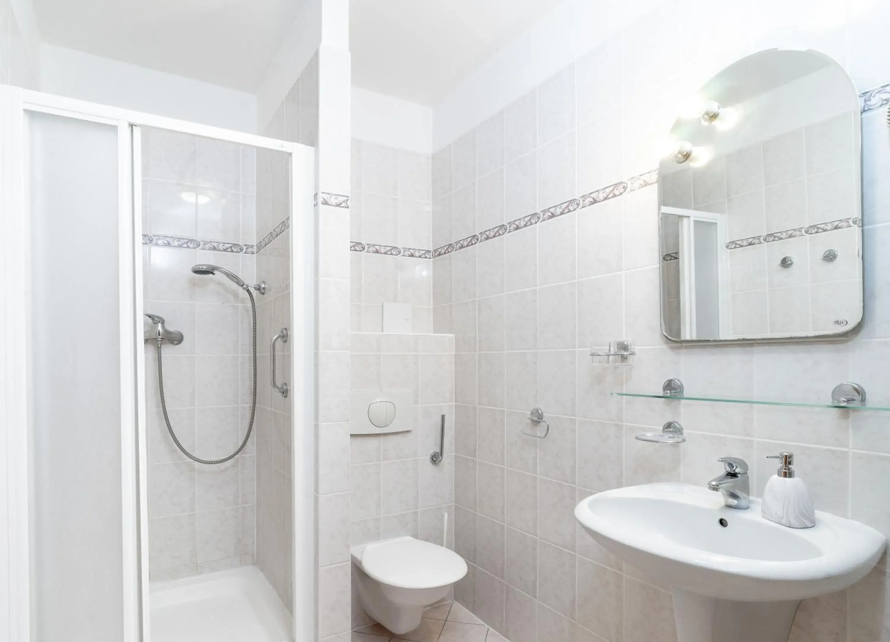 Double or Twin Room - single occupancy in Hotel Paris Double or Twin Room - single occupancy in Hotel Paris