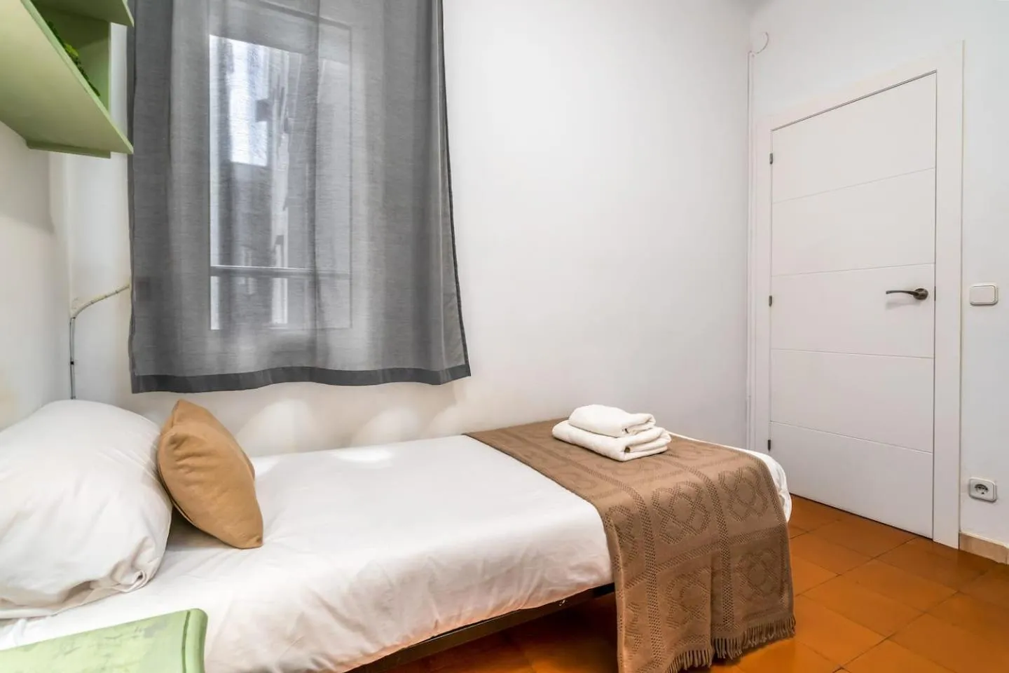 Bed in Arc de Triomf Base 4BR for 5 Lift