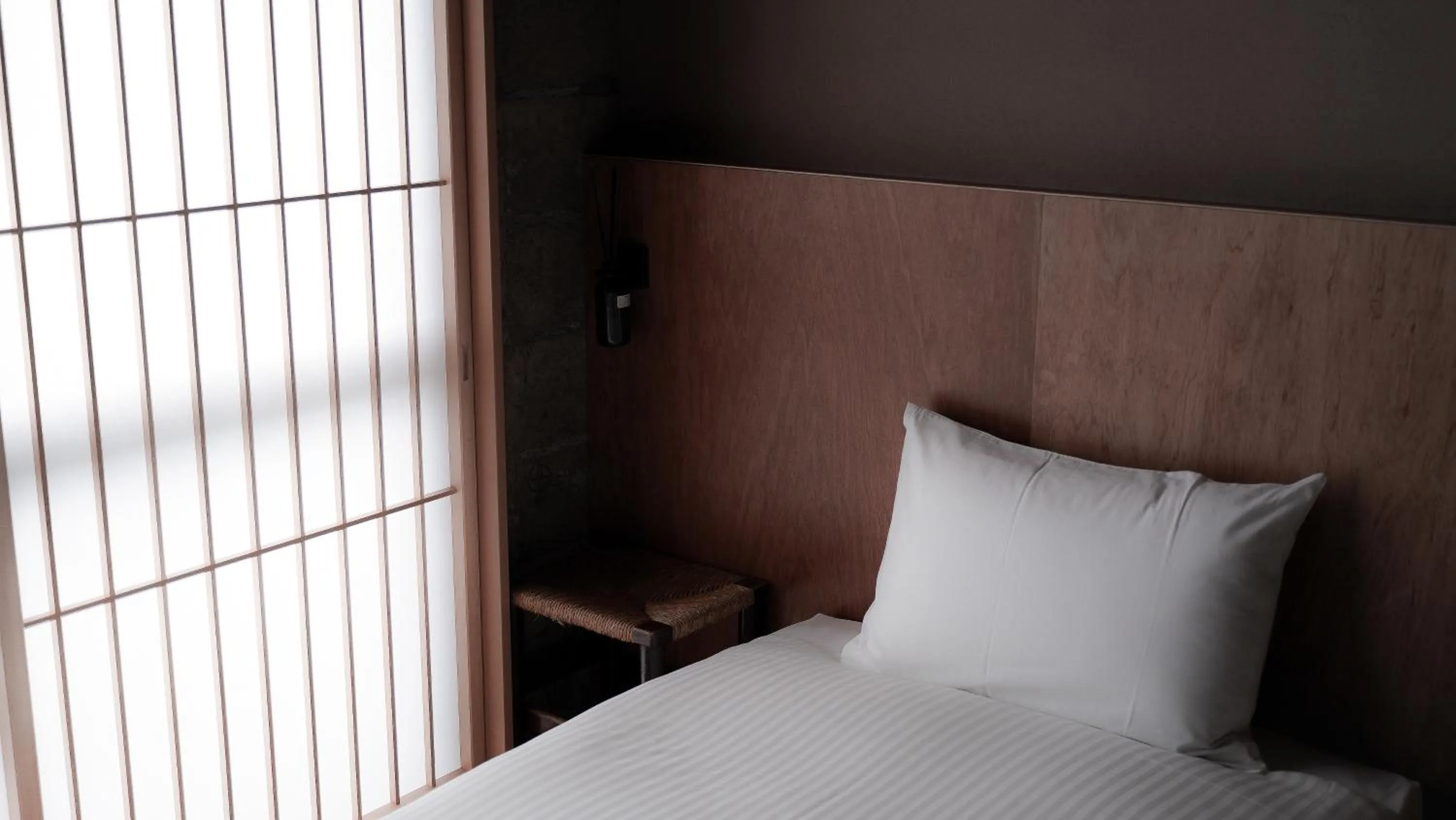 Bed in deigo ISHIGAKI ｜沖縄石垣島の一棟貸し別荘［泥娯］