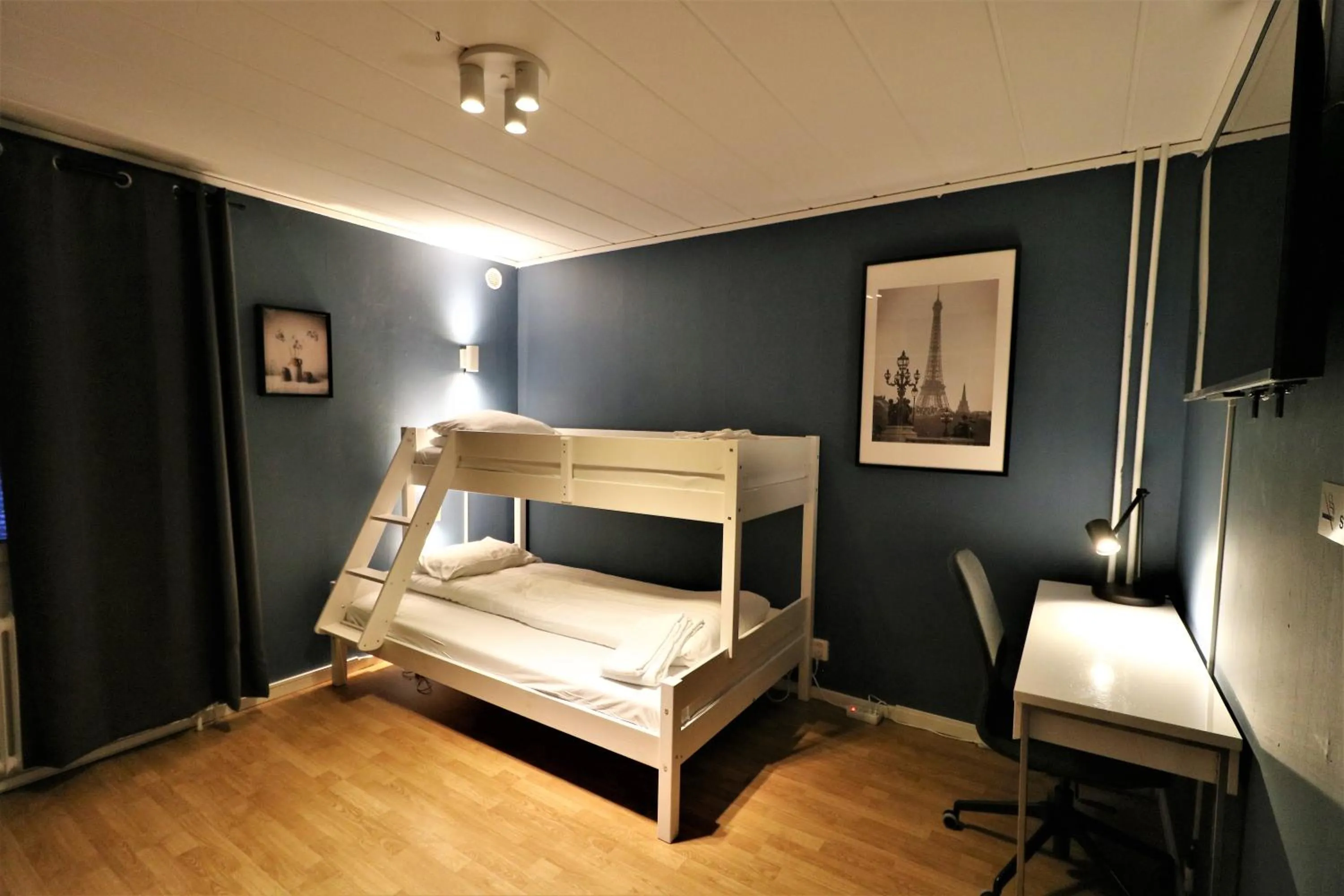 TV and multimedia, Bed in RIBO Apartment Arctic