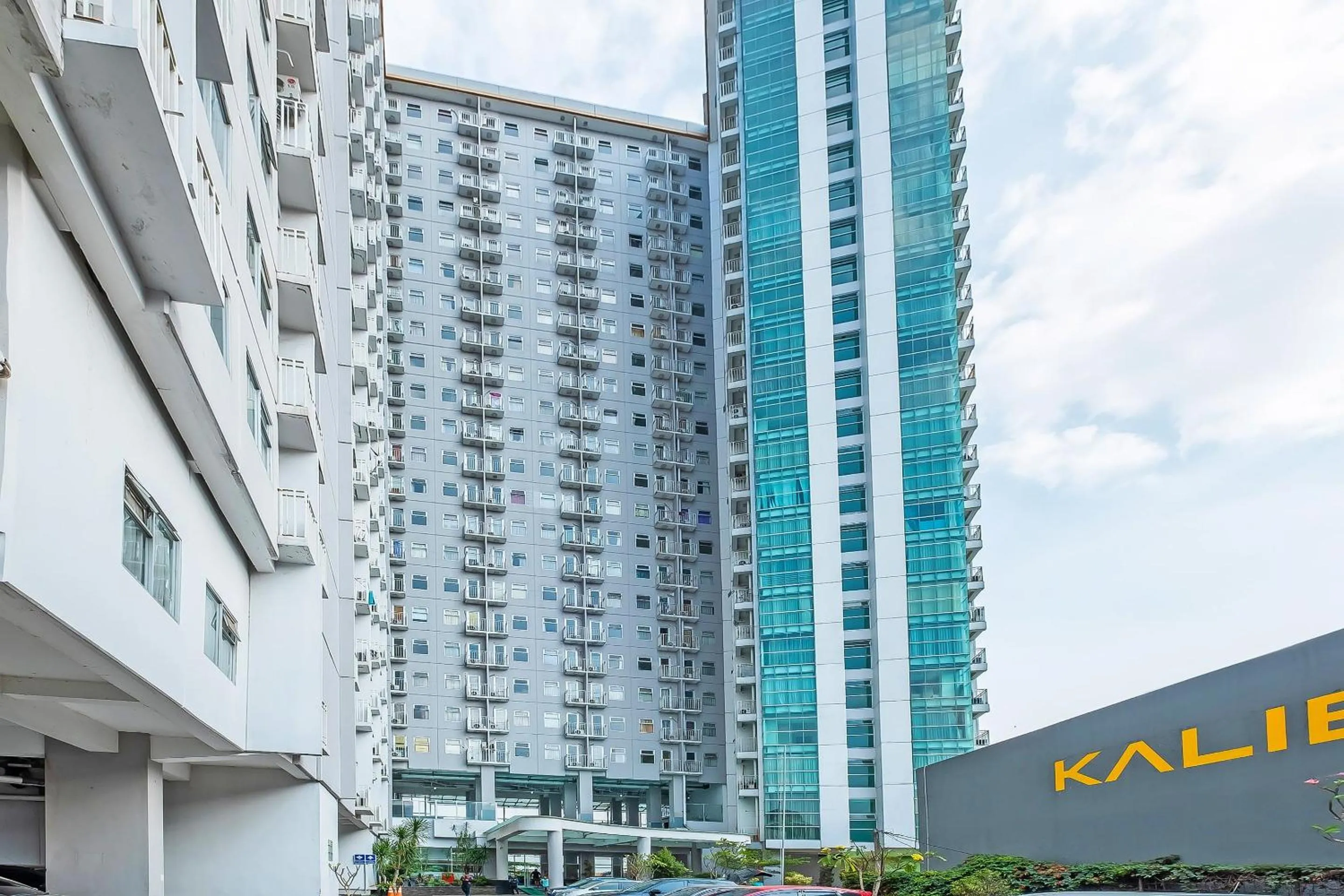 Facade/entrance in Collection O 91566 Edurent Bandung