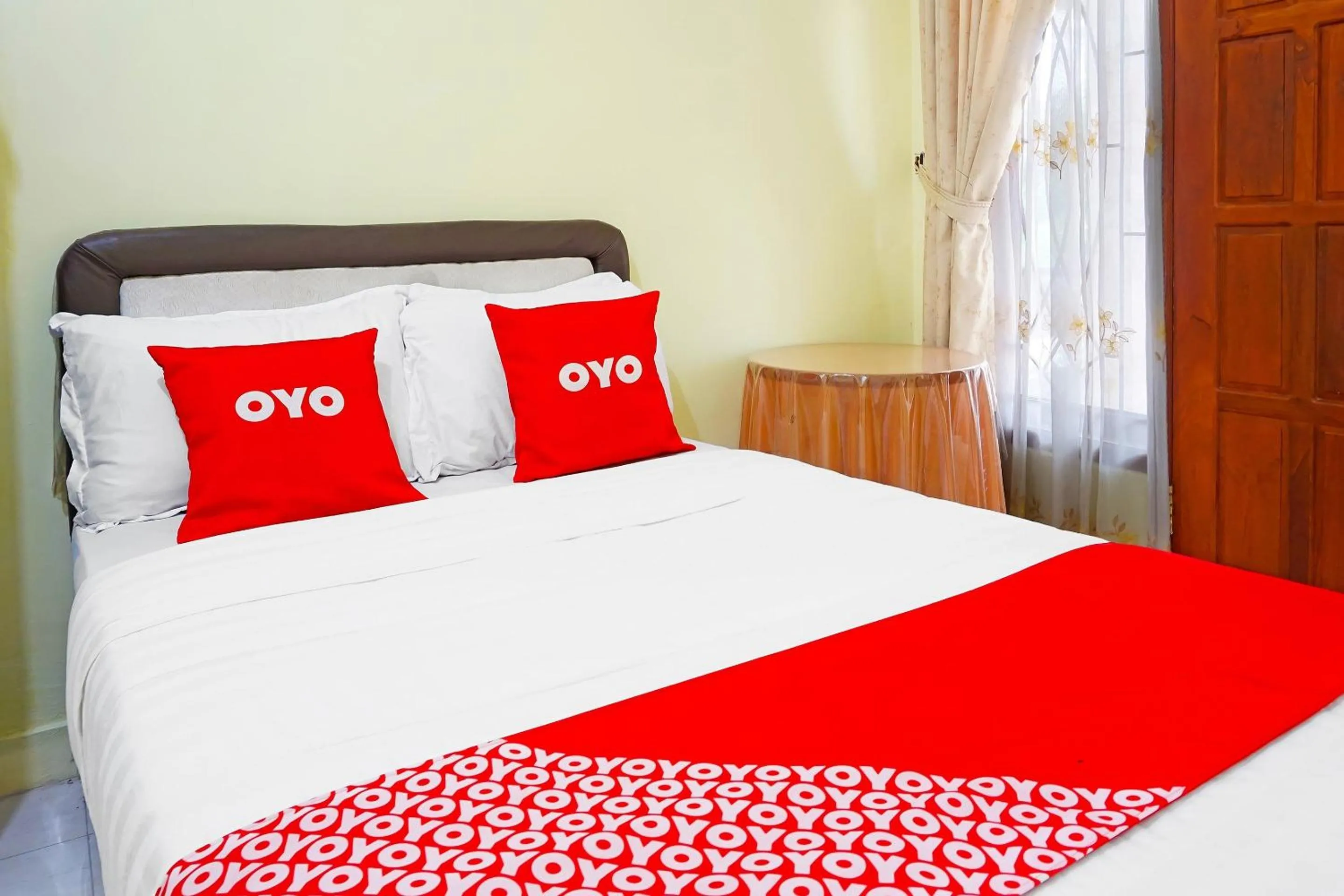 Bedroom in Hotel O Trisna Srabah Resort Homestay & Resto