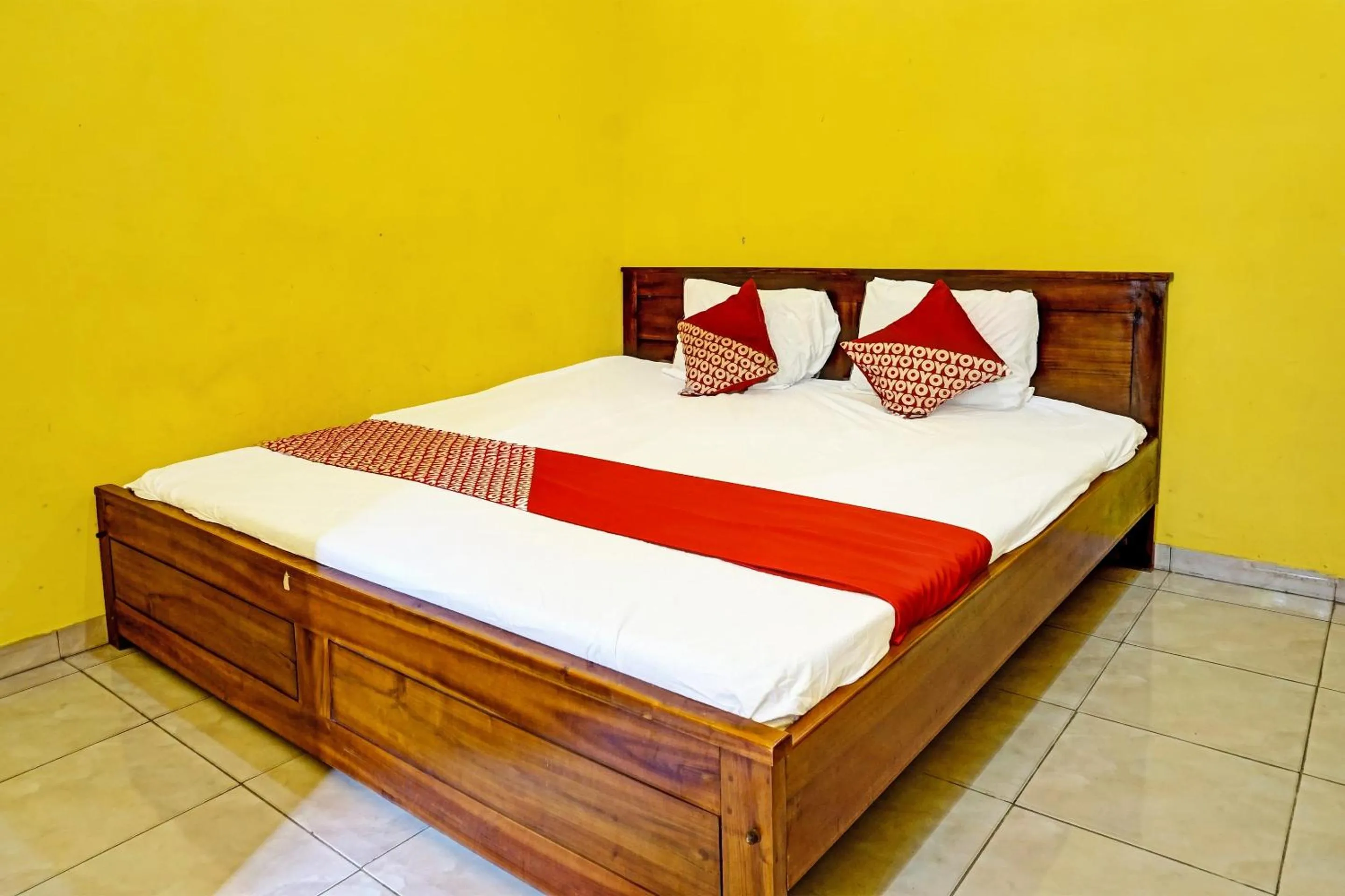 Bedroom, Bed in Hotel O Family Blitar