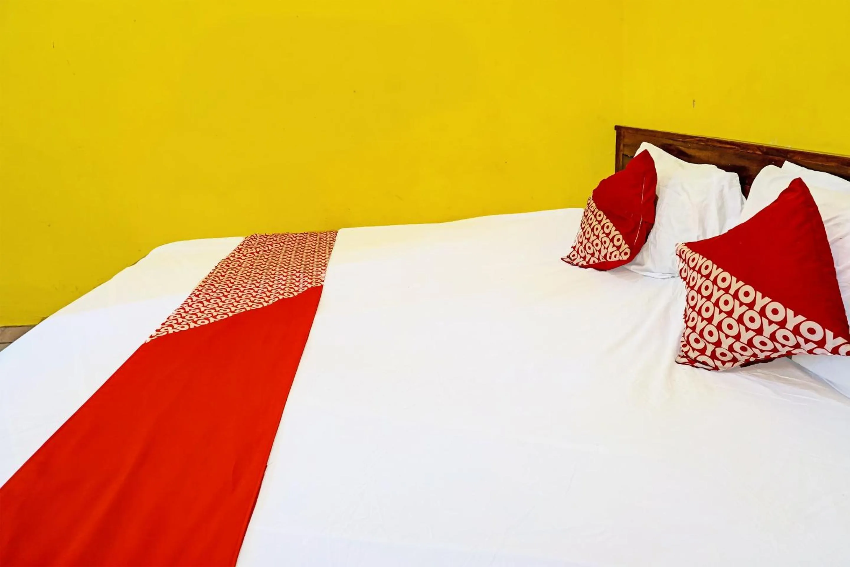 Bedroom, Bed in Hotel O Family Blitar